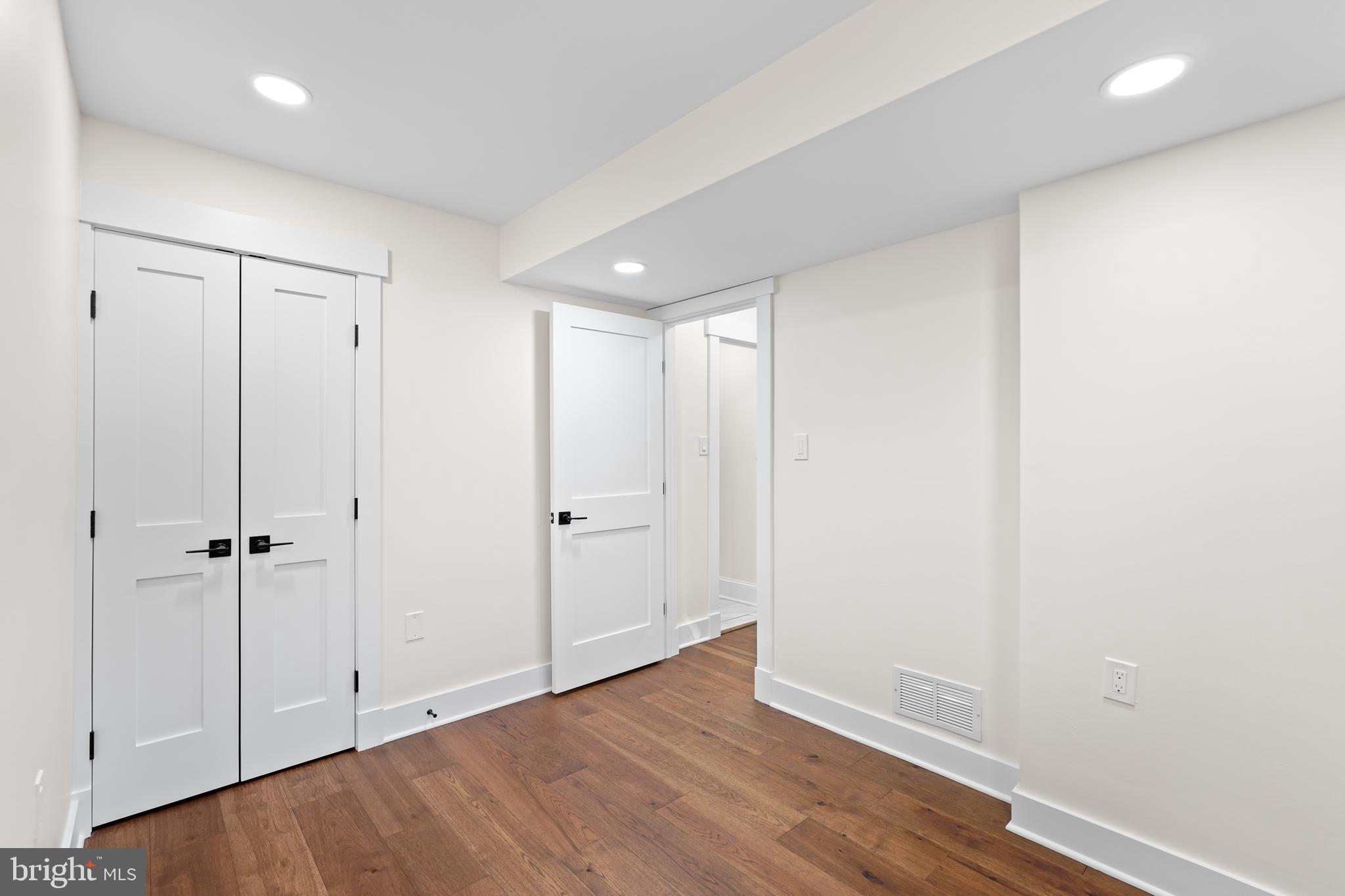 LAYHILL VILLAGE EAST - Residential