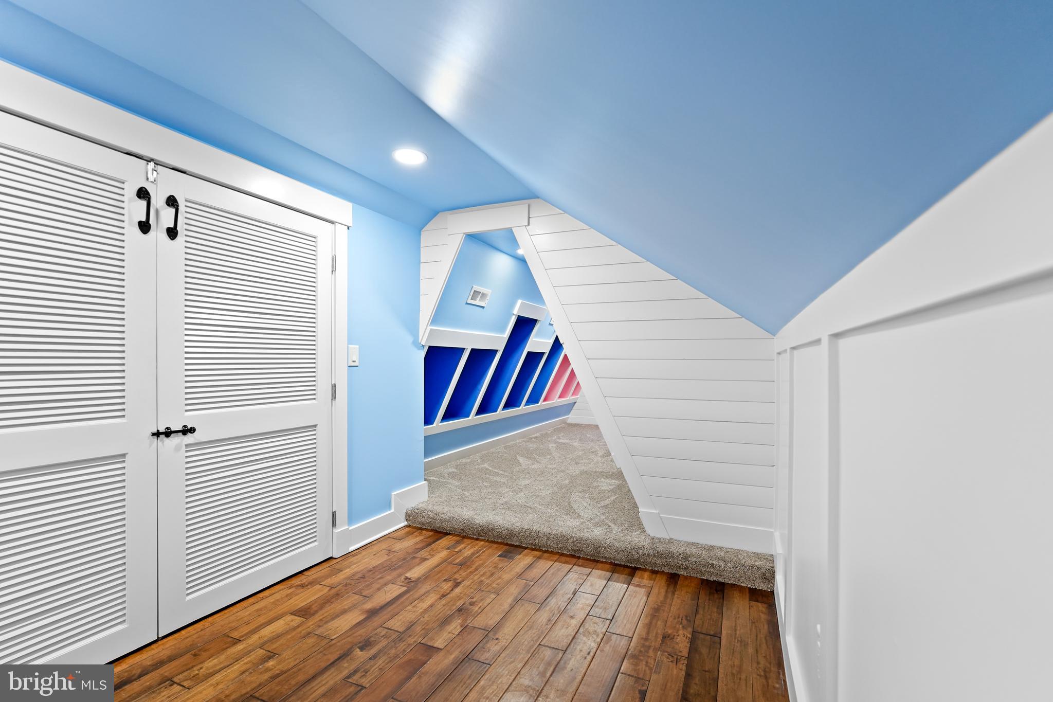 LAYHILL VILLAGE EAST - Residential