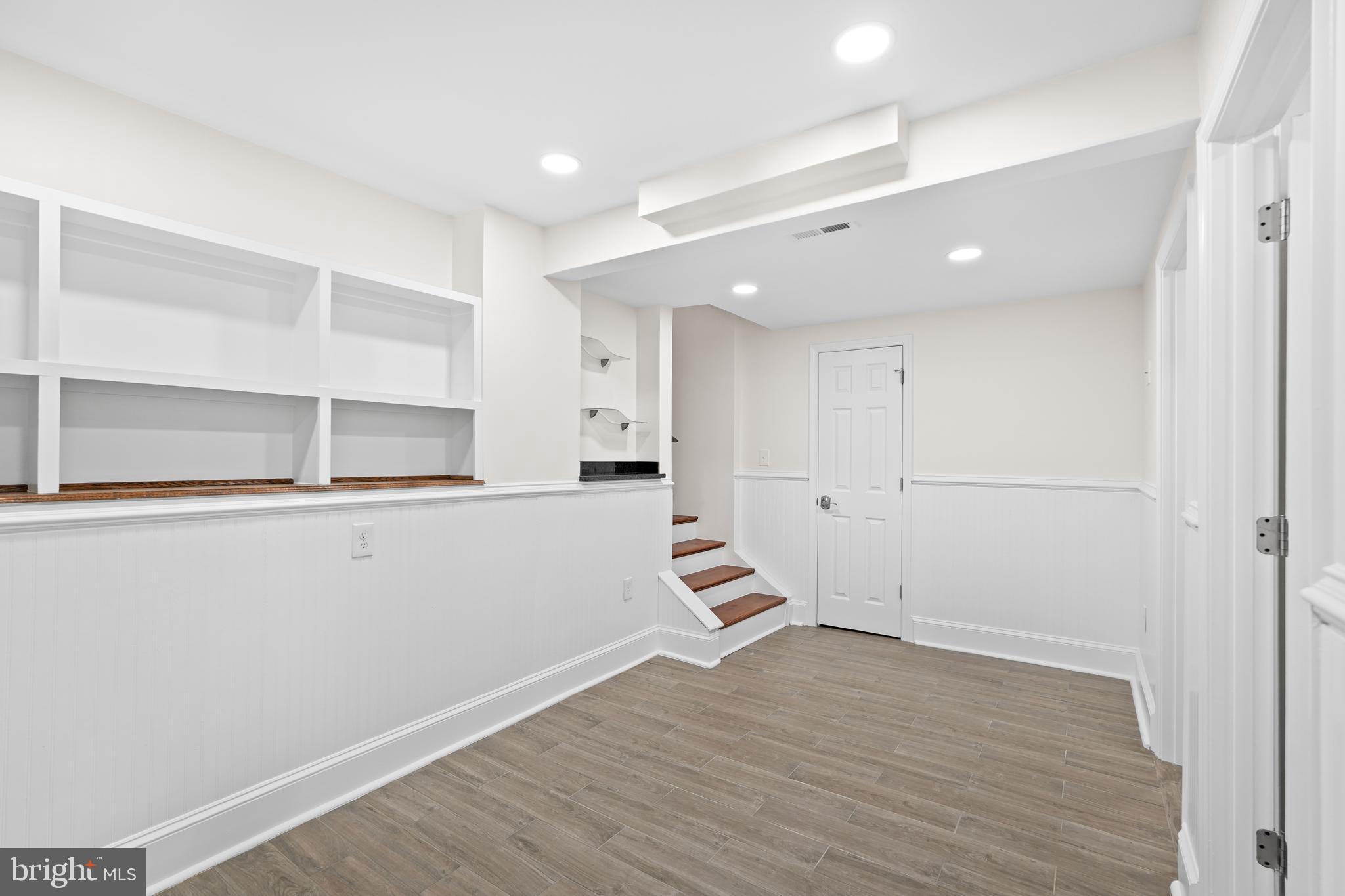 LAYHILL VILLAGE EAST - Residential