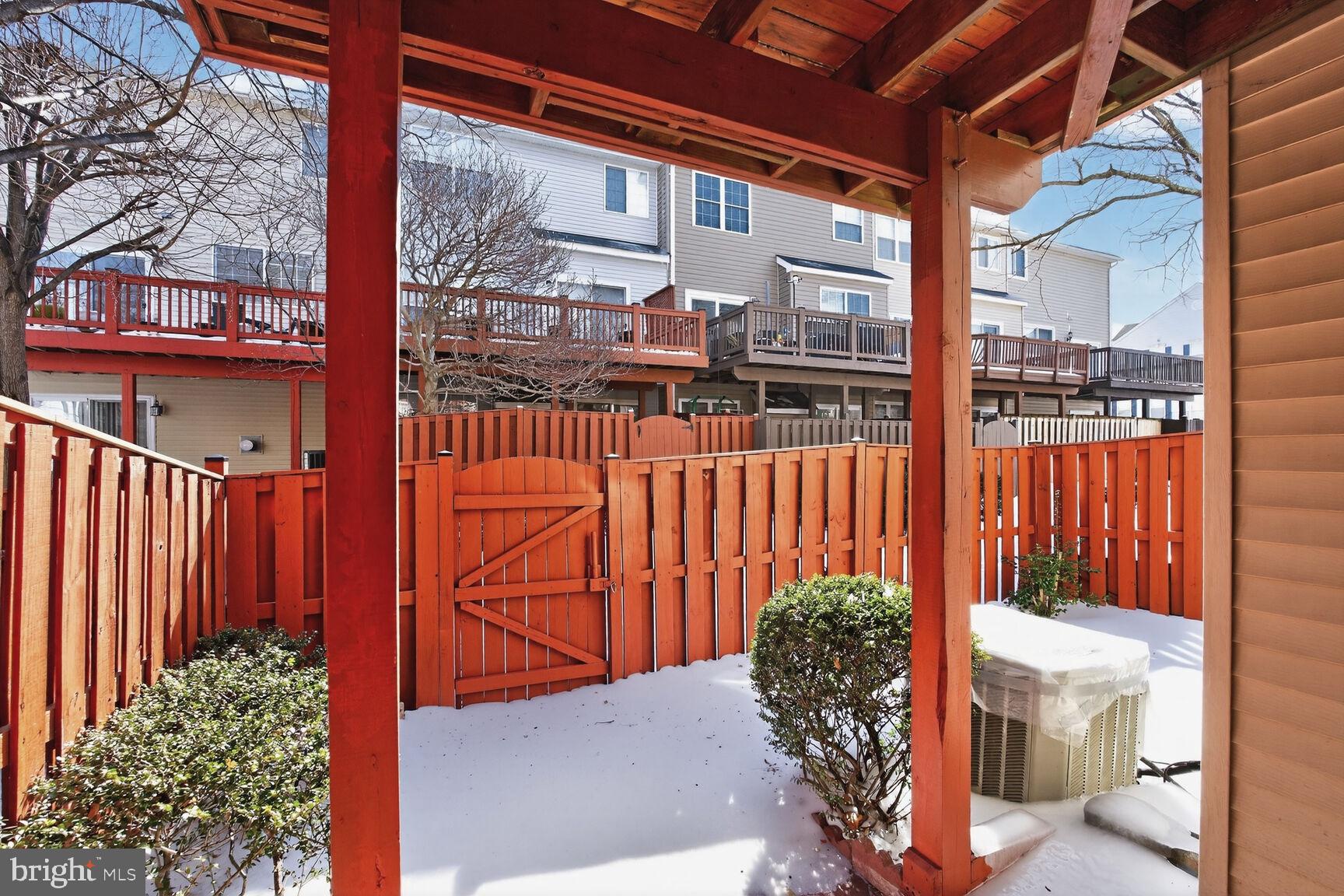 ISLAND CREEK - Residential