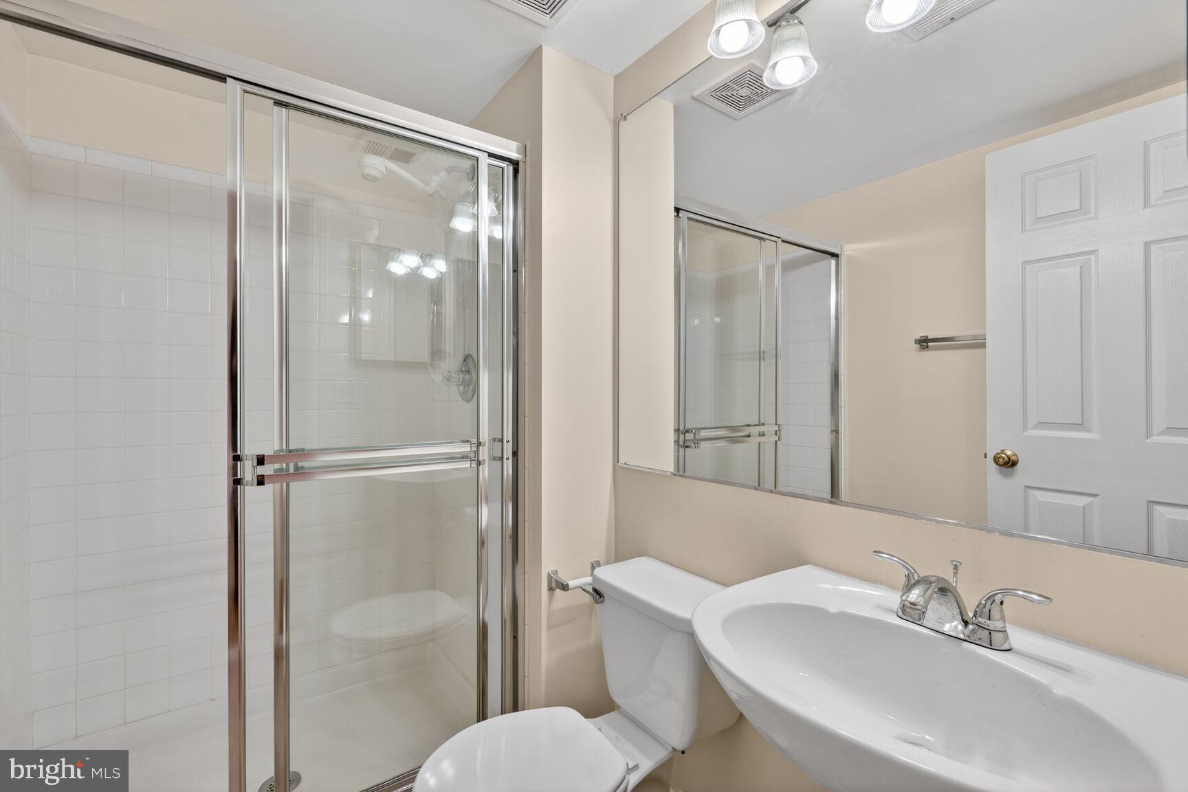 ISLAND CREEK - Residential