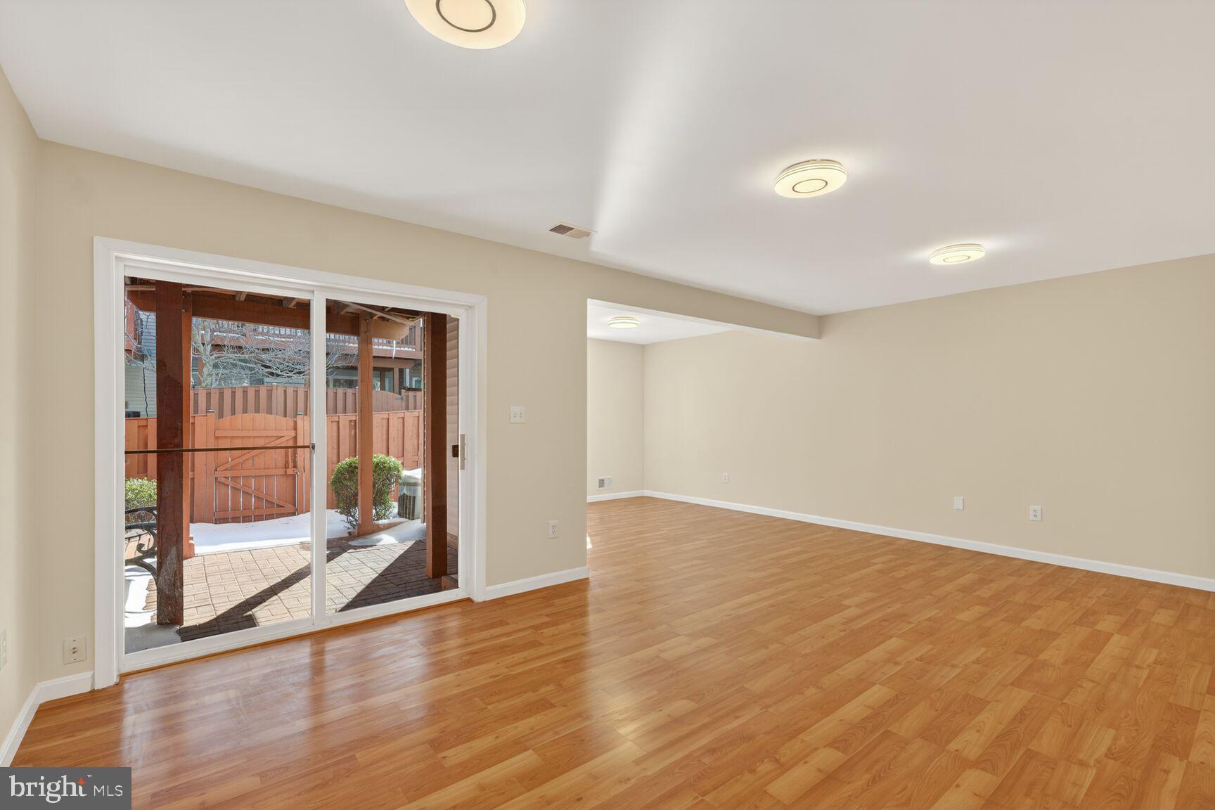 ISLAND CREEK - Residential