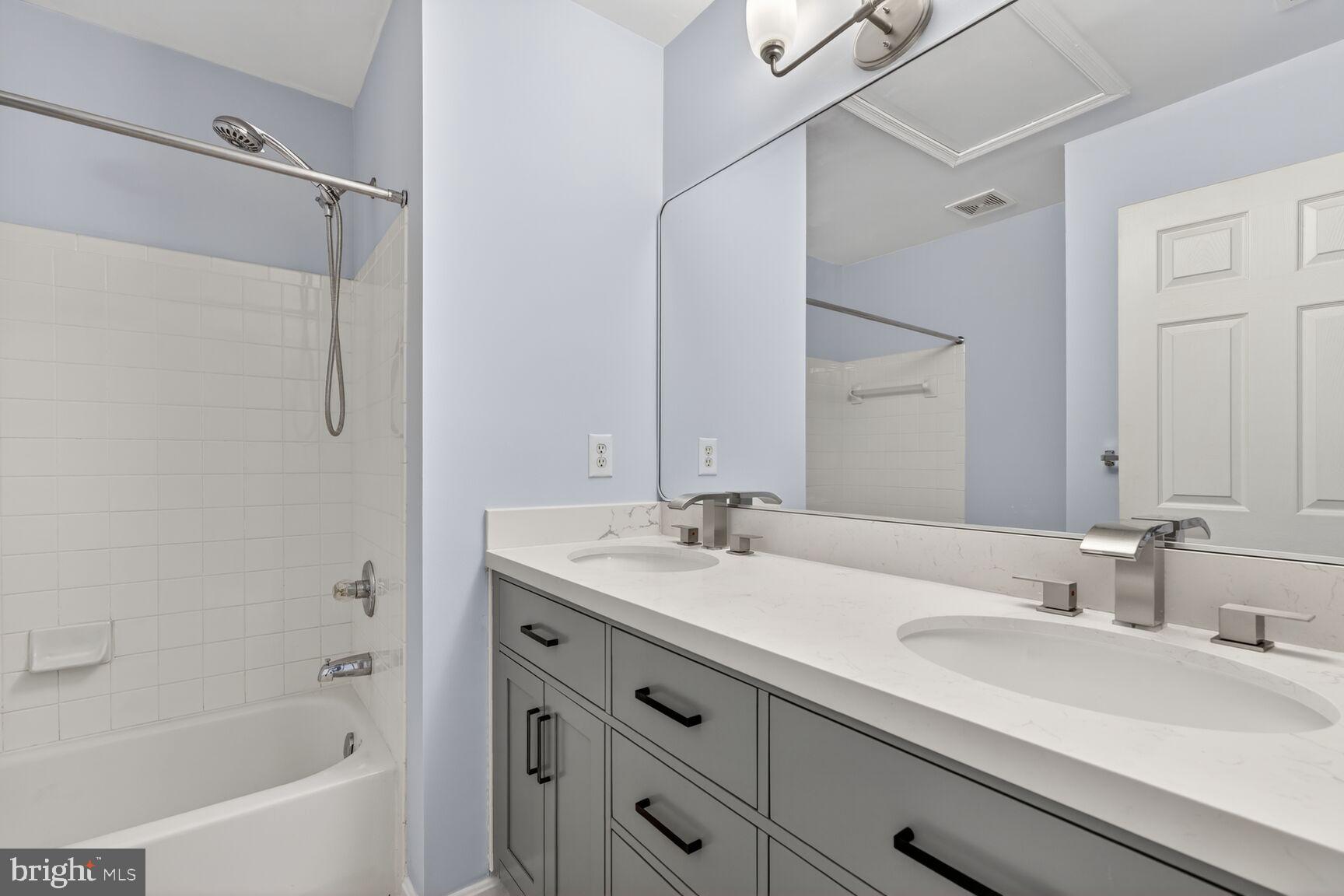 ISLAND CREEK - Residential