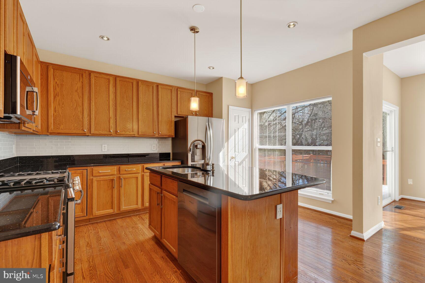 ISLAND CREEK - Residential