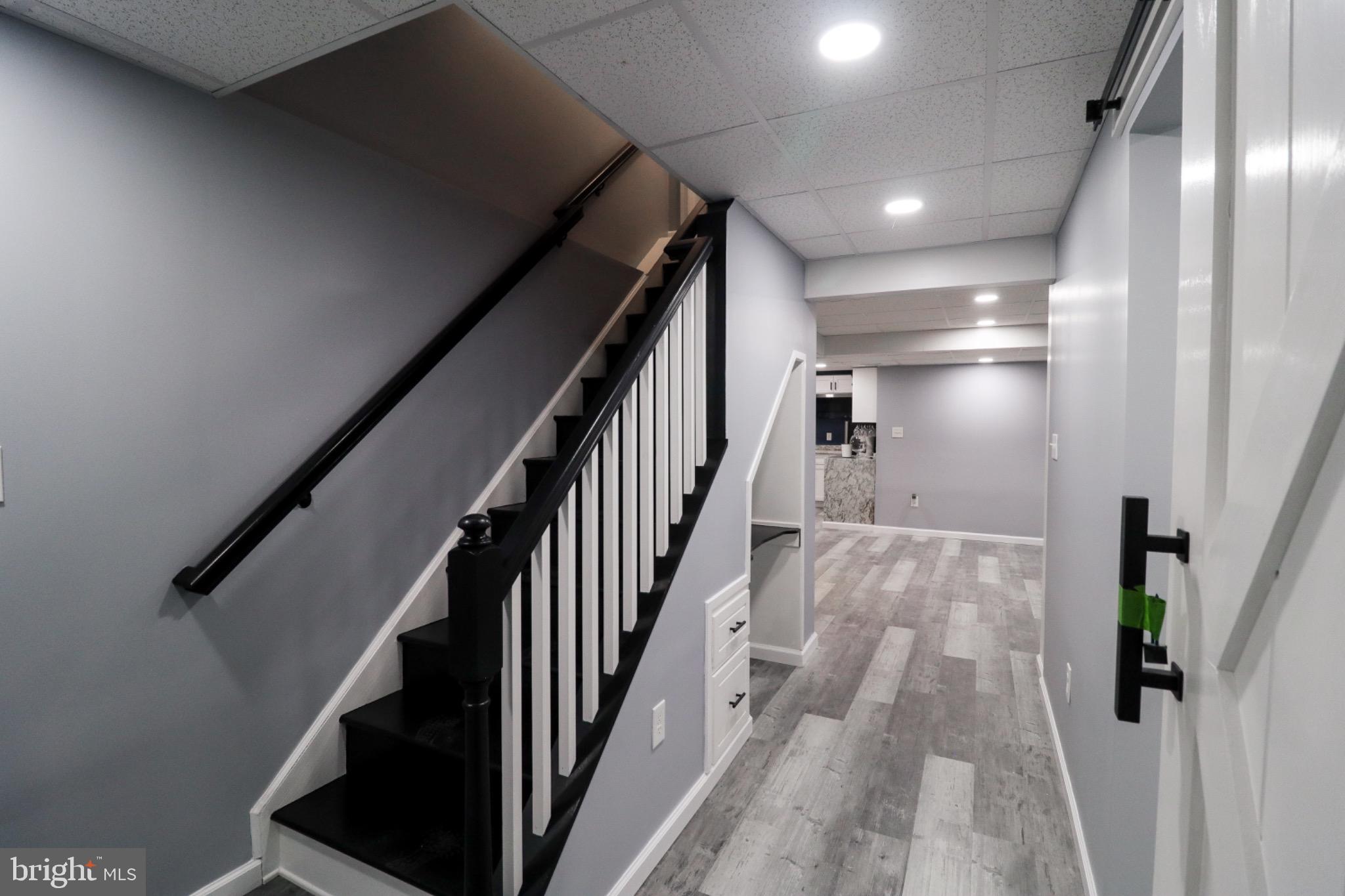 THE SEASONS - Residential