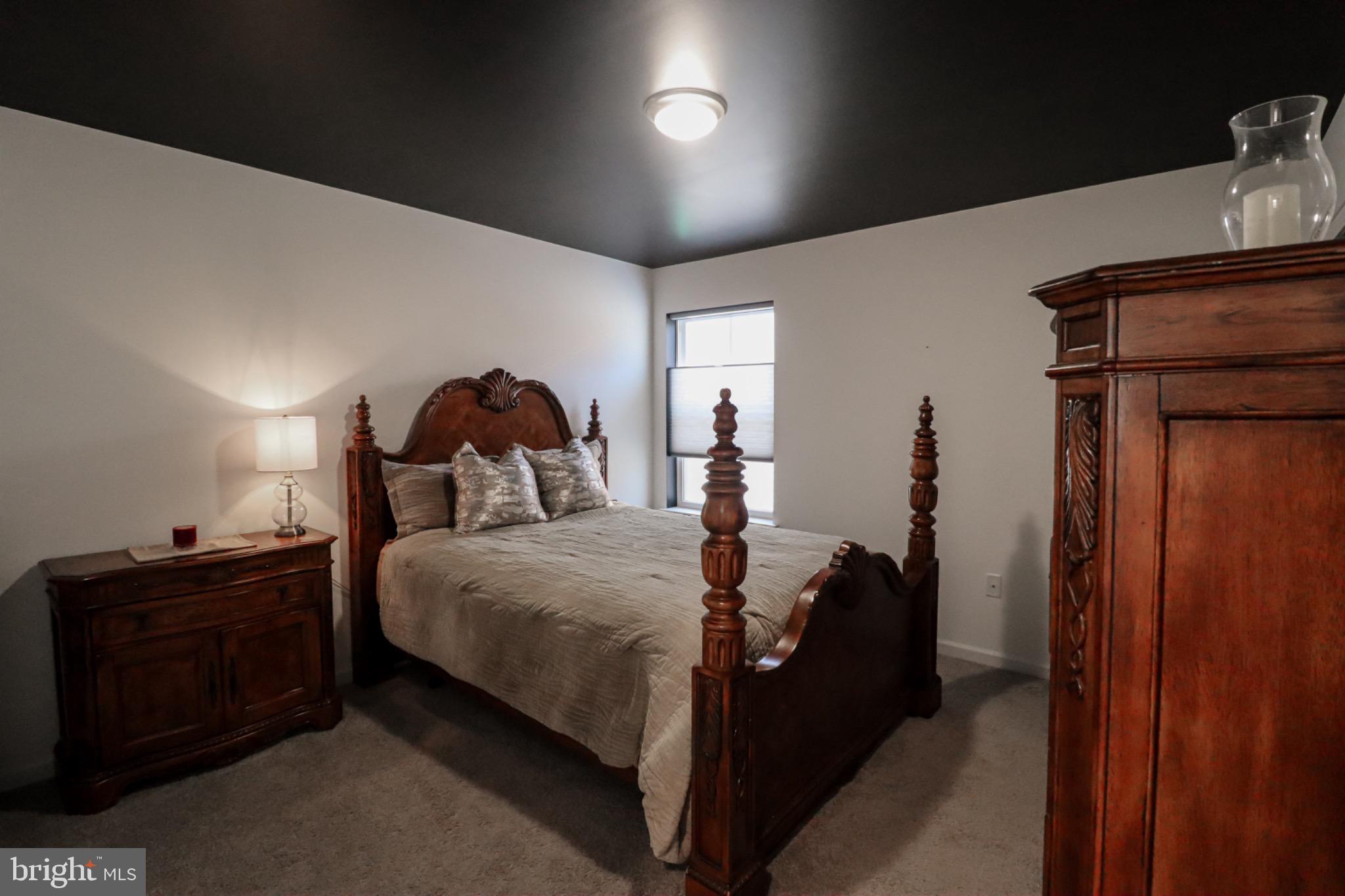 THE SEASONS - Residential