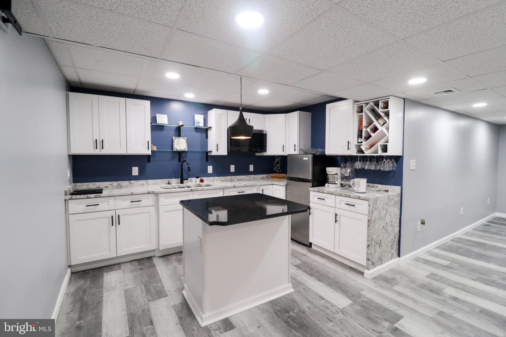 THE SEASONS - Residential