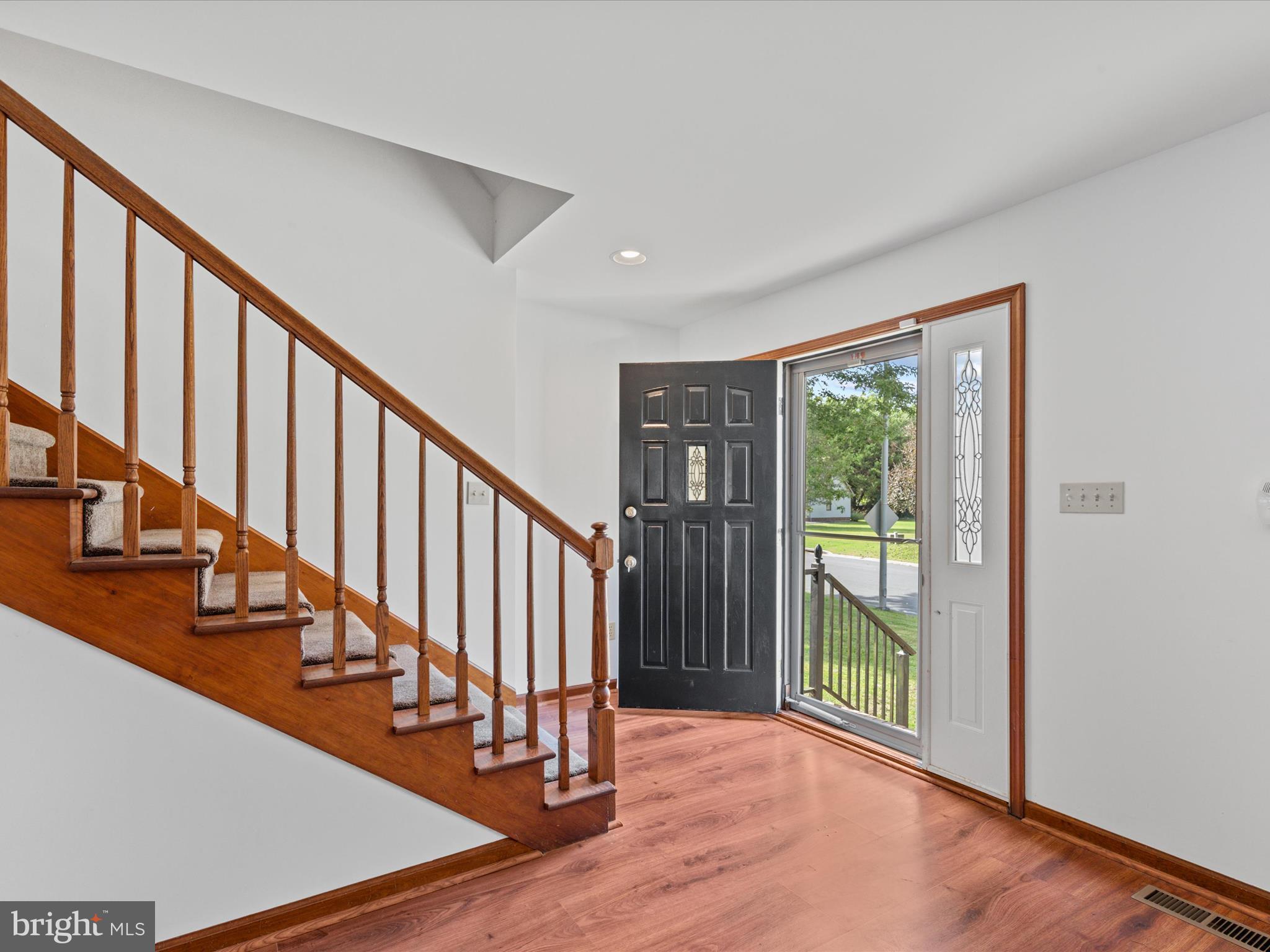 313 W LONDON AVENUE