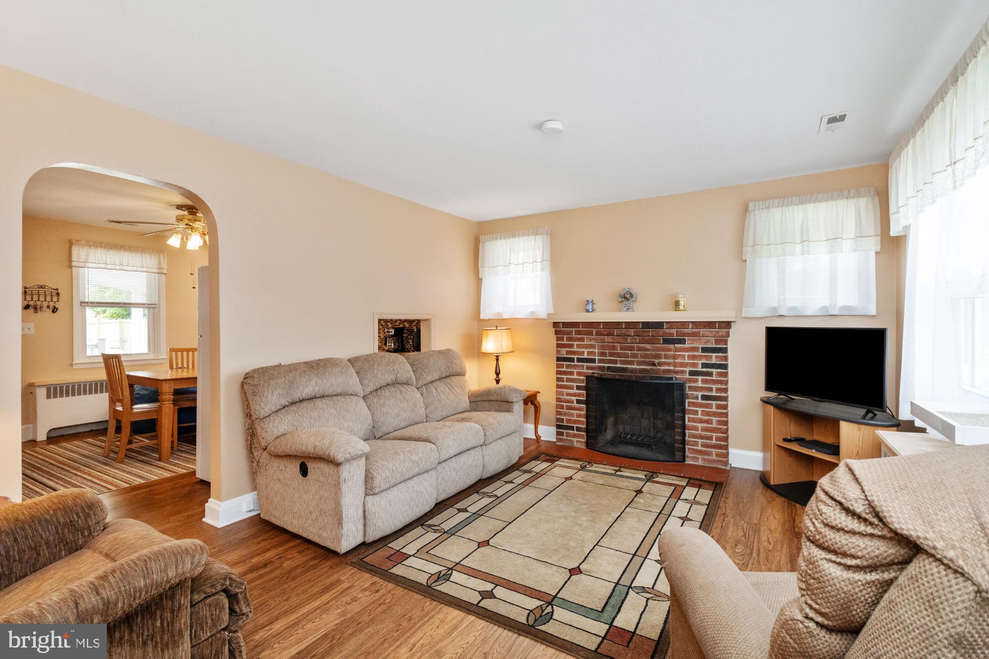 4305 FULLERTON AVENUE