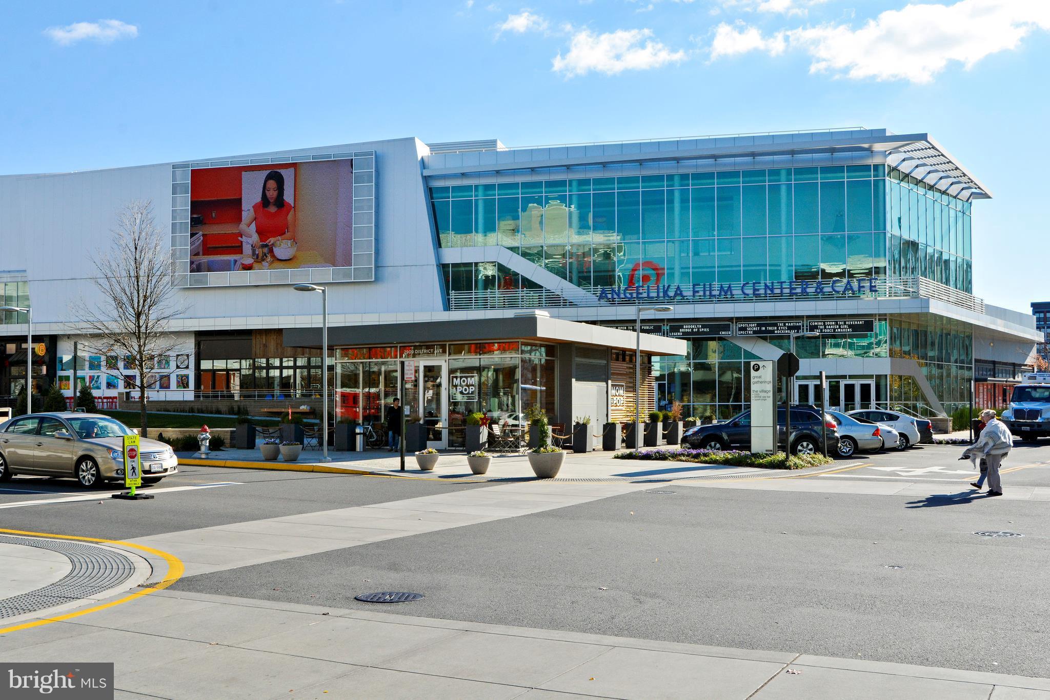 HAMPTON COURT - Residential Lease