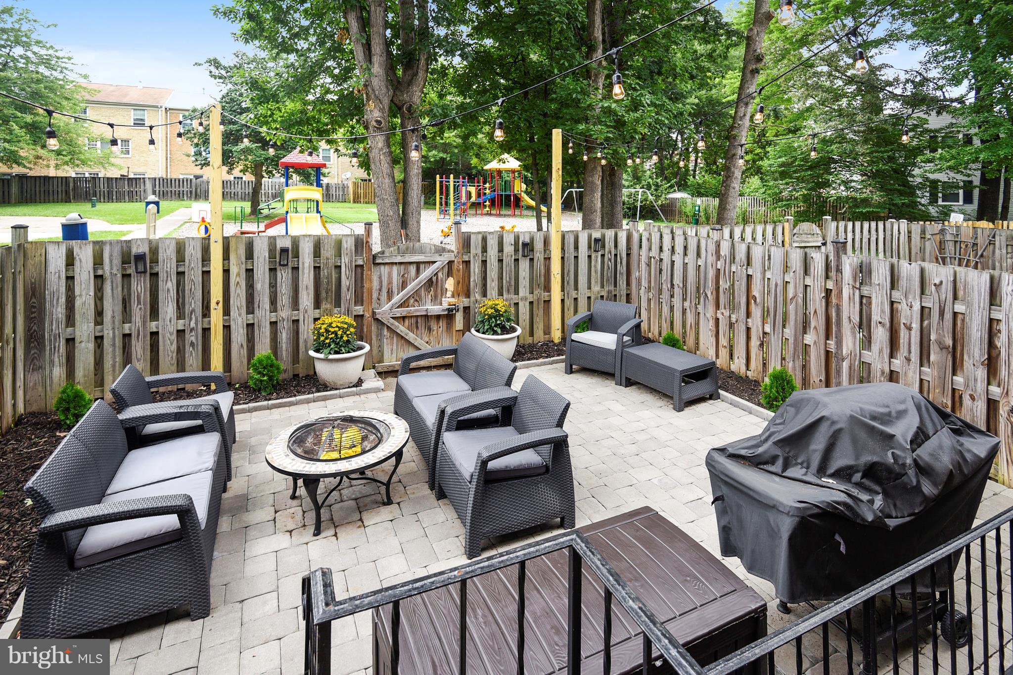 HAMPTON COURT - Residential Lease