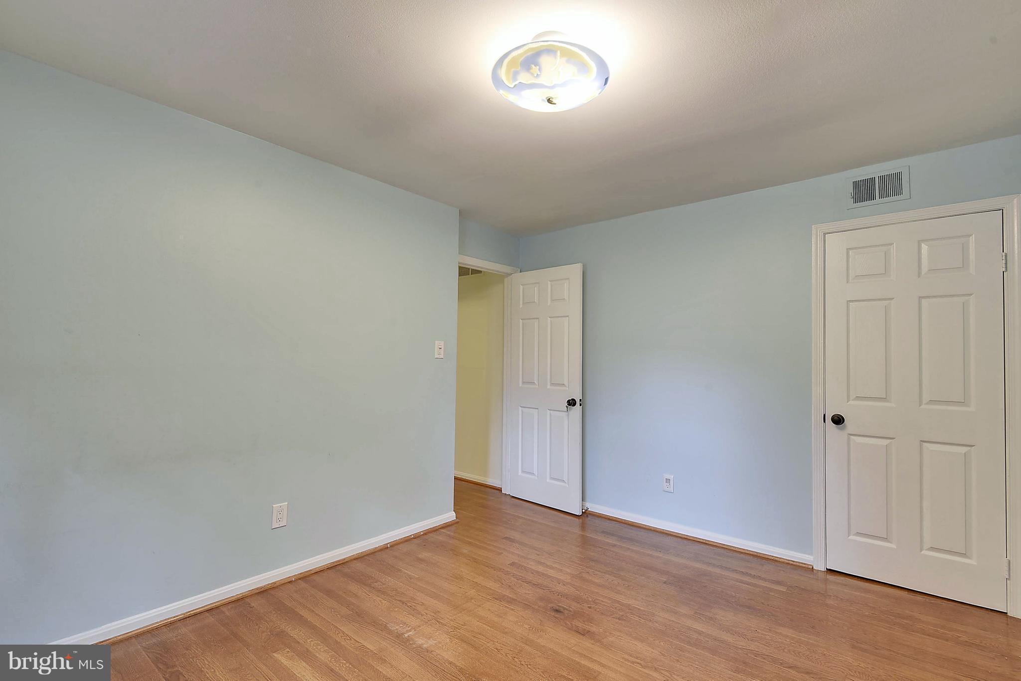 HAMPTON COURT - Residential Lease