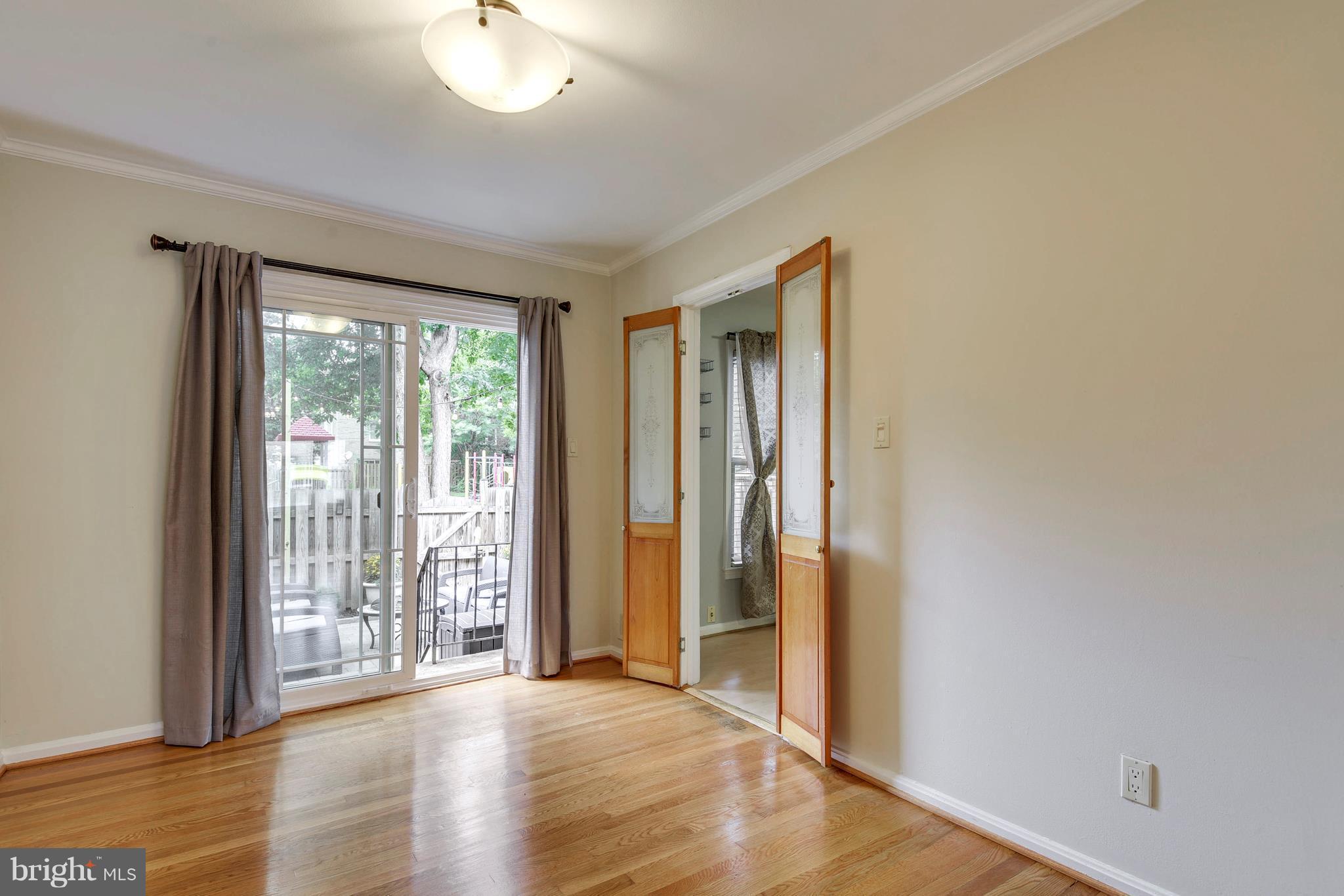 HAMPTON COURT - Residential Lease