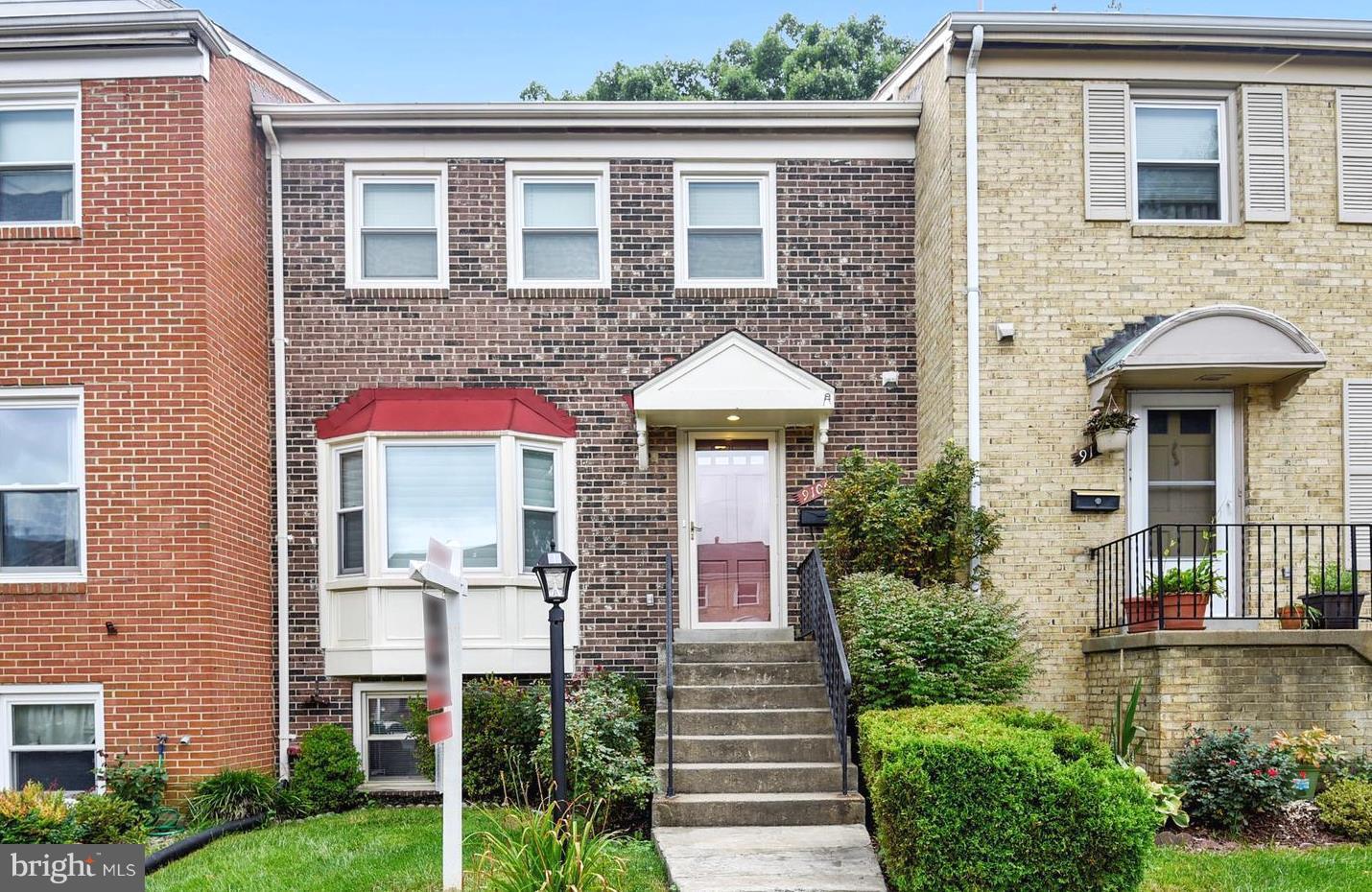 HAMPTON COURT - Residential Lease