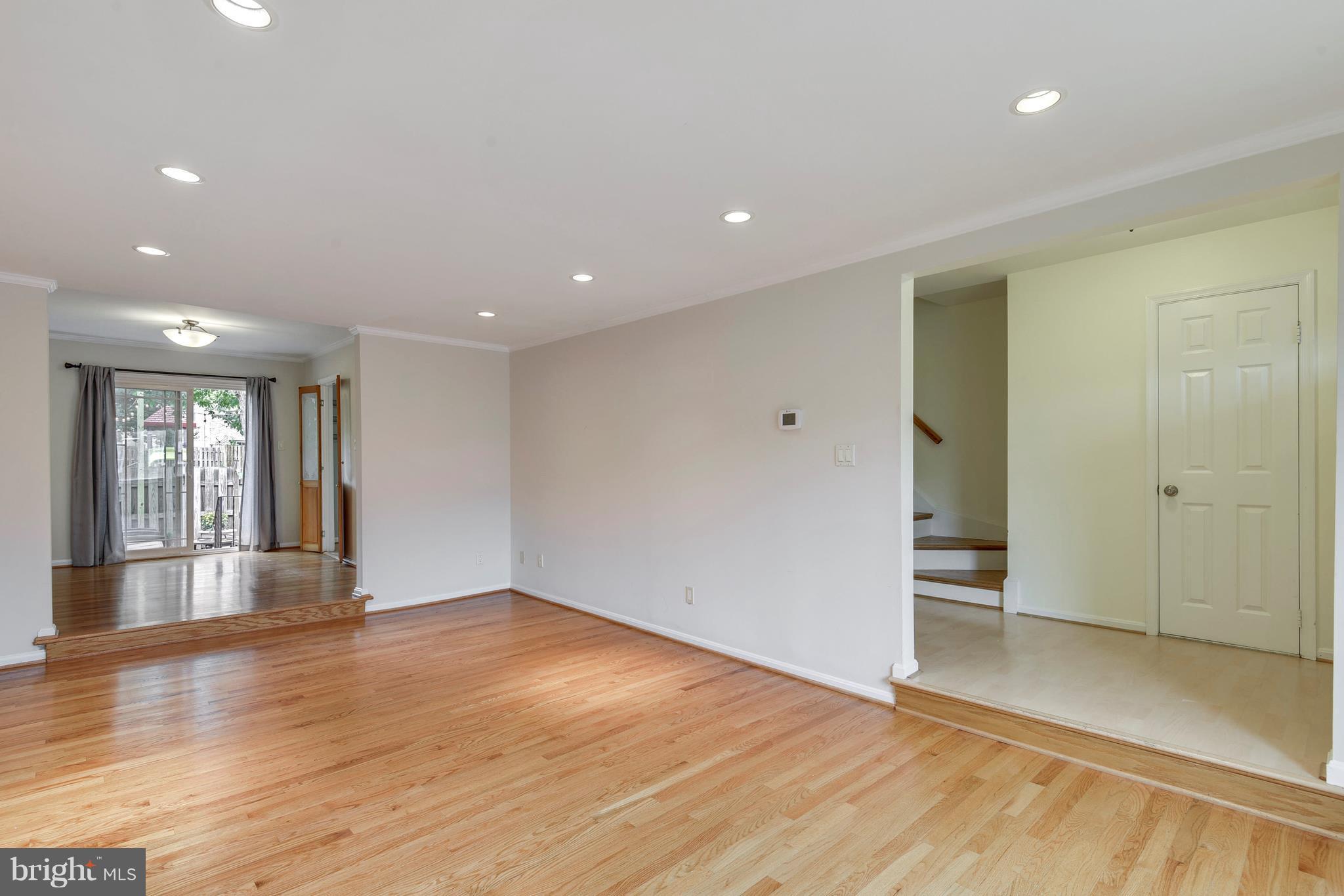 HAMPTON COURT - Residential Lease