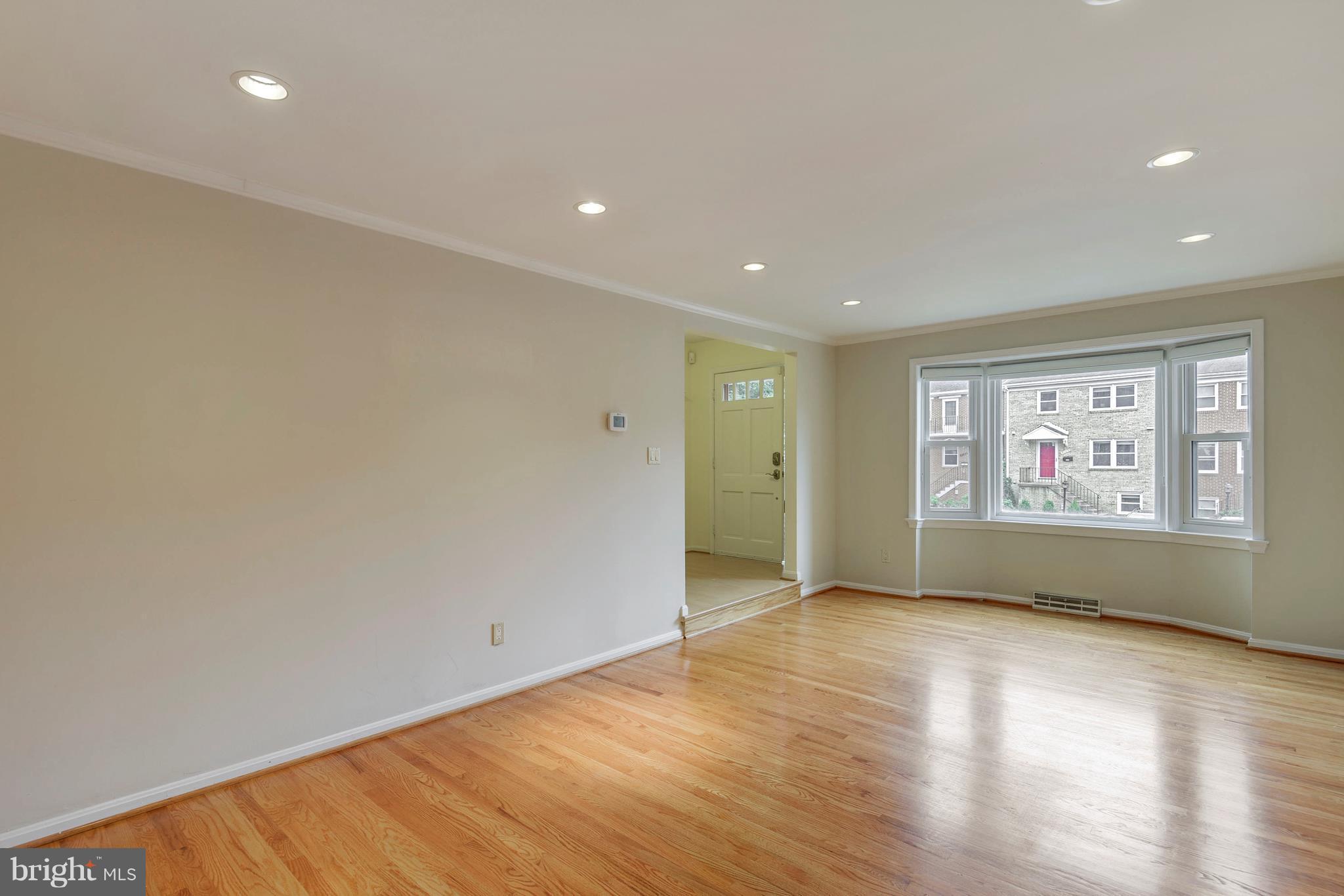 HAMPTON COURT - Residential Lease