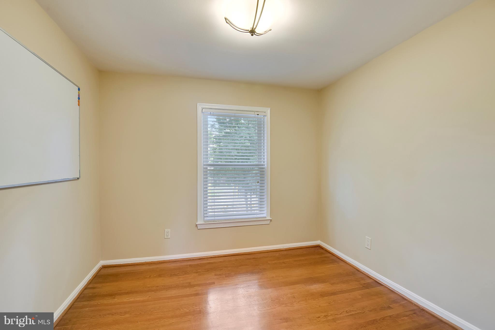 HAMPTON COURT - Residential Lease