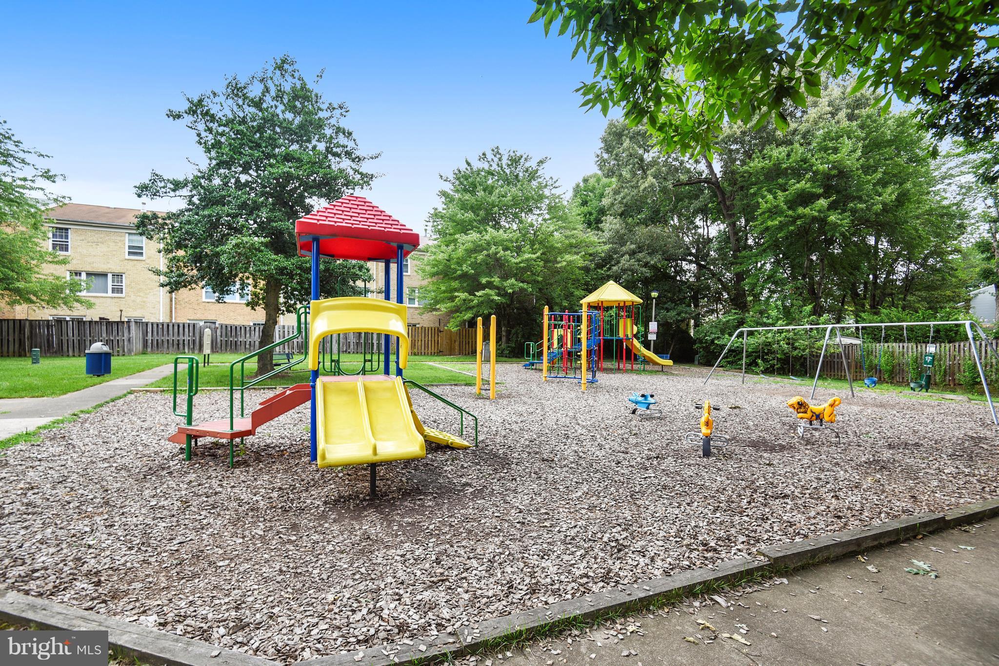 HAMPTON COURT - Residential Lease