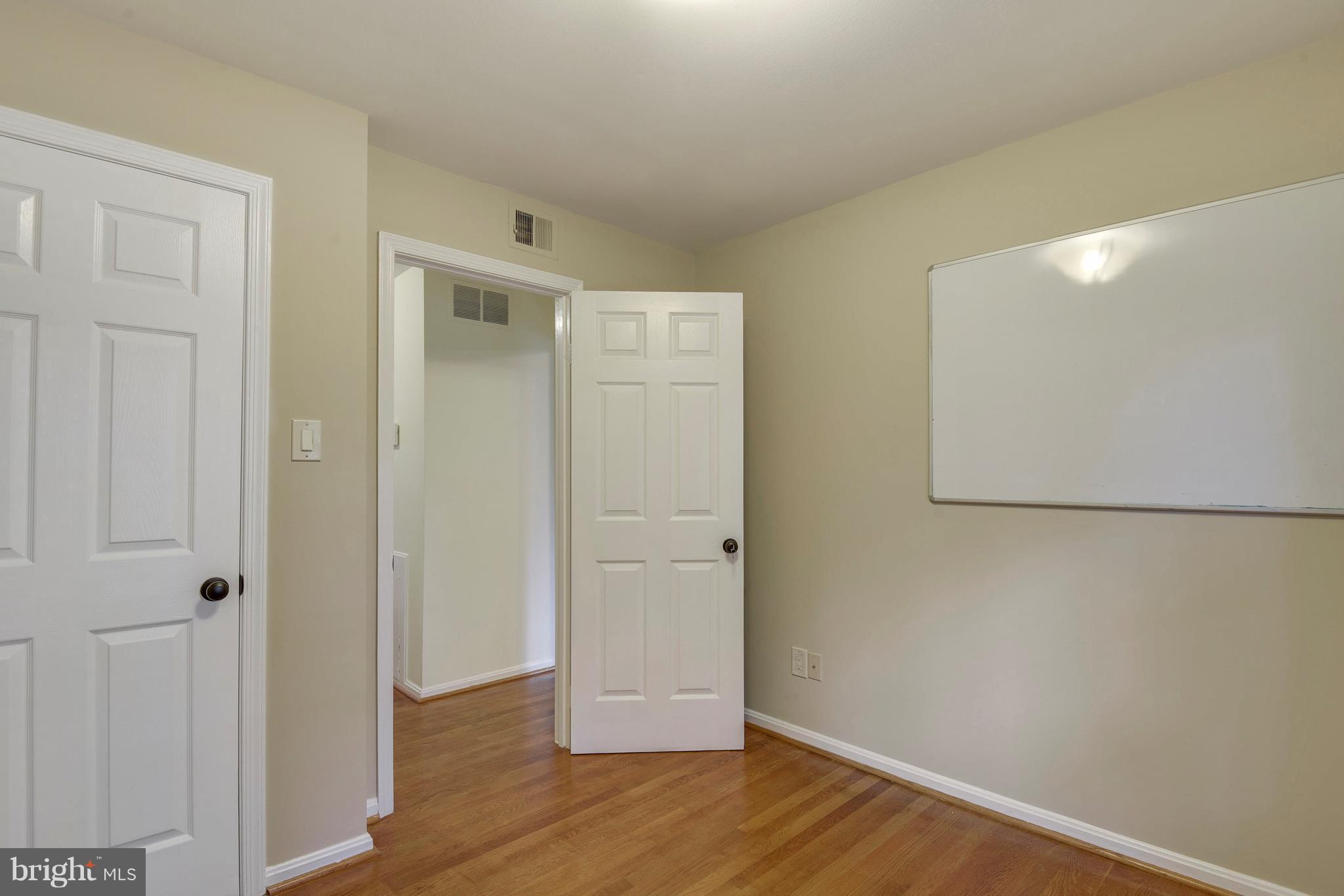 HAMPTON COURT - Residential Lease