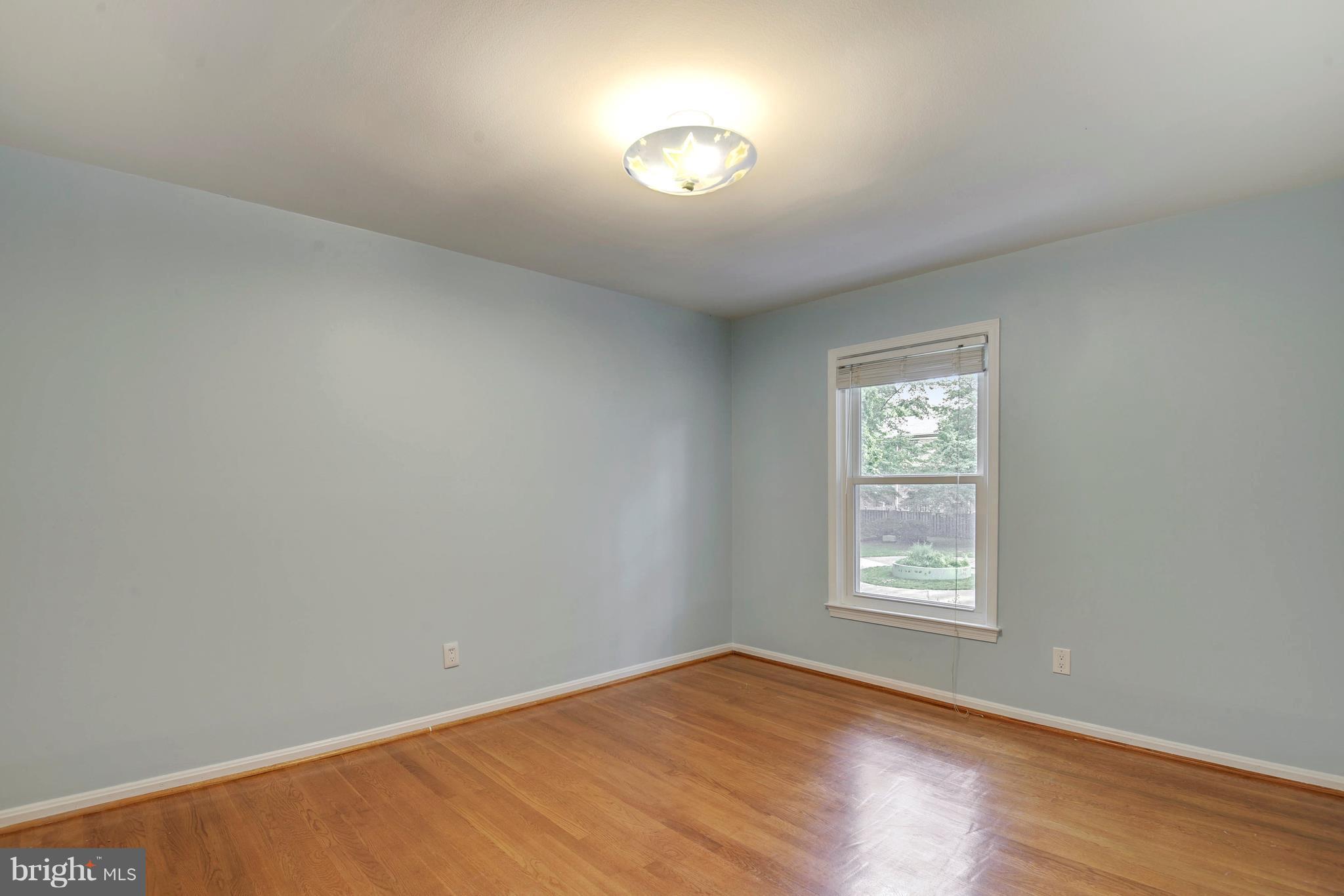 HAMPTON COURT - Residential Lease