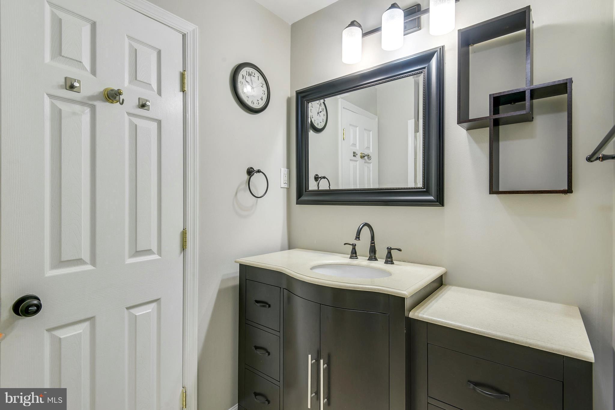 HAMPTON COURT - Residential Lease