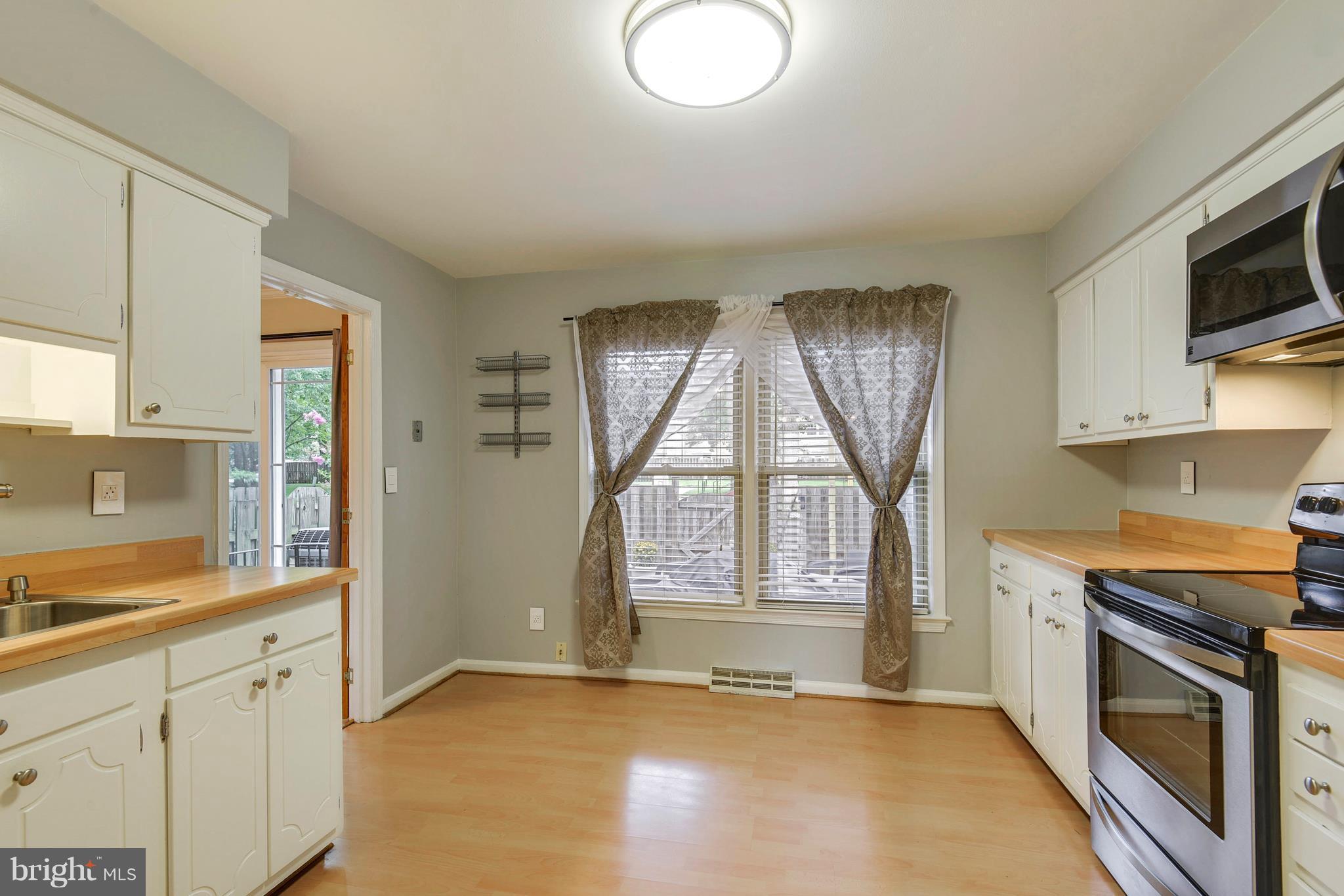 HAMPTON COURT - Residential Lease