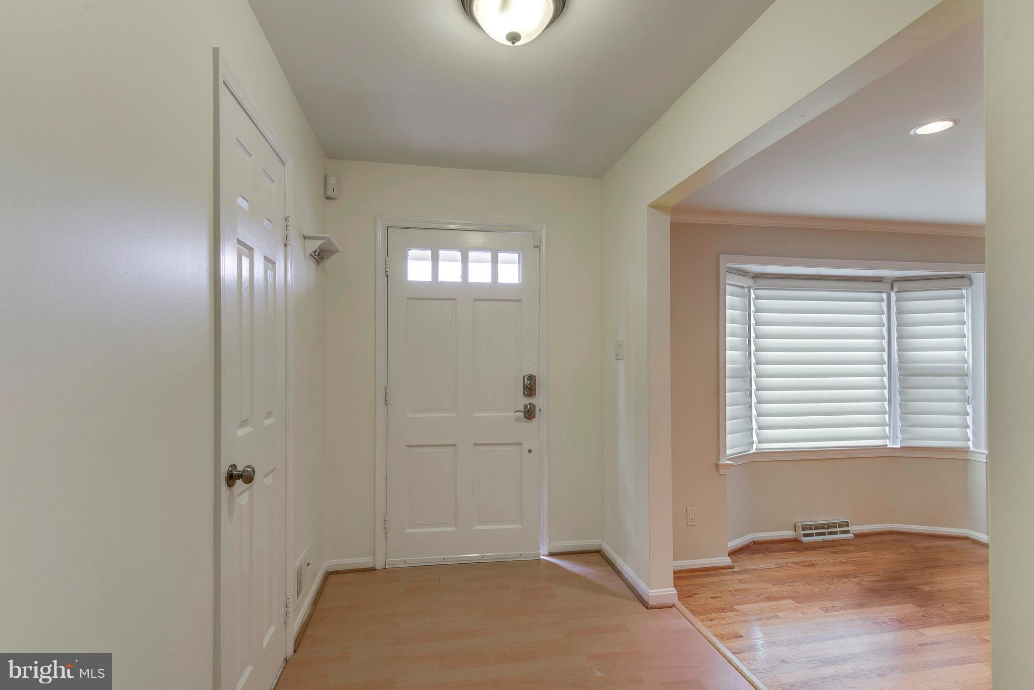 HAMPTON COURT - Residential Lease