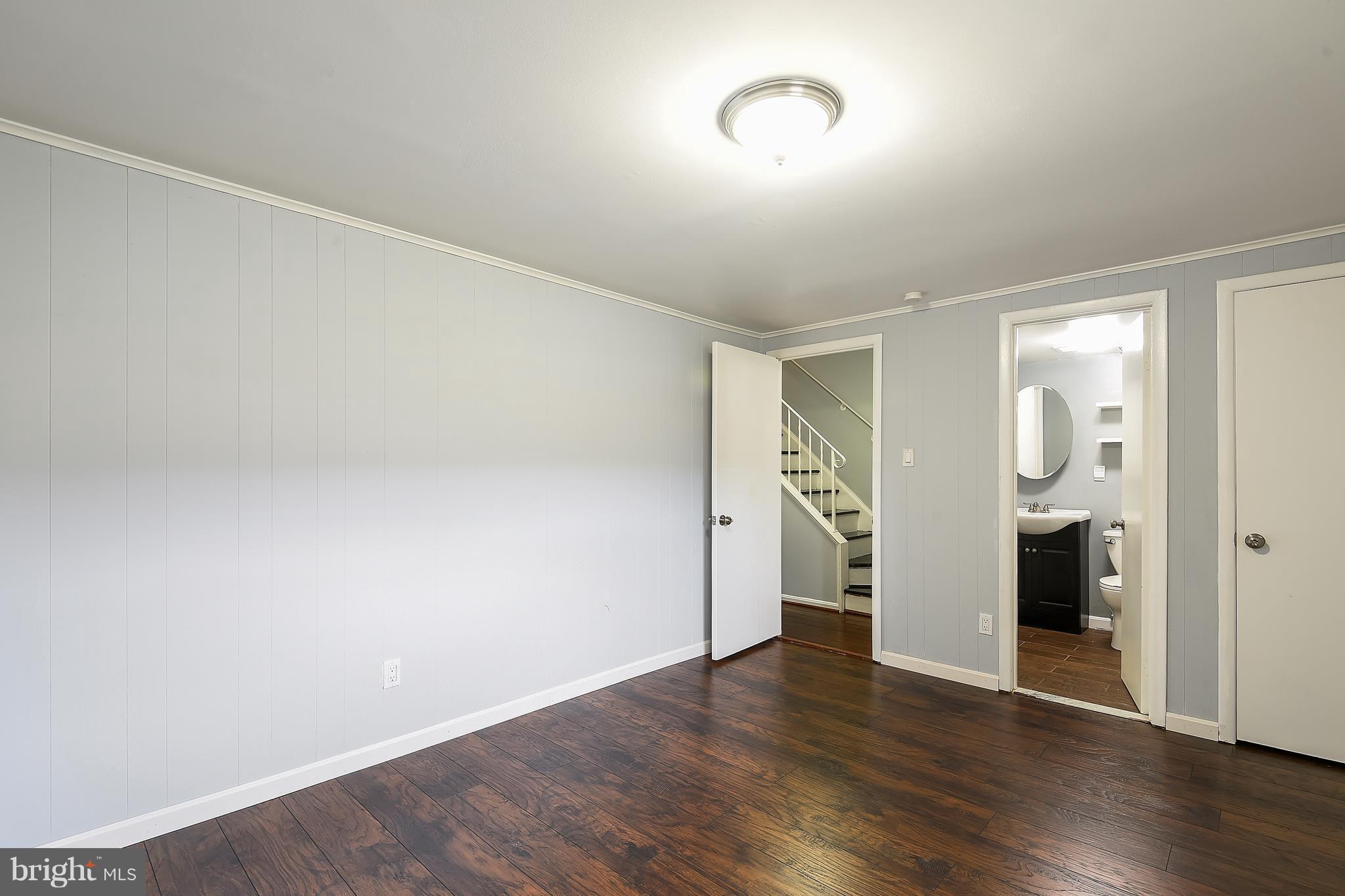 HAMPTON COURT - Residential Lease