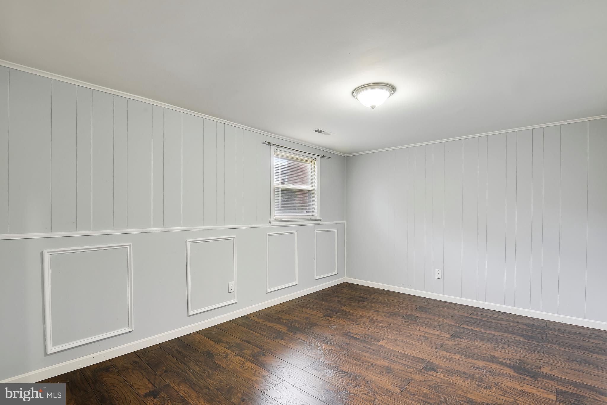 HAMPTON COURT - Residential Lease