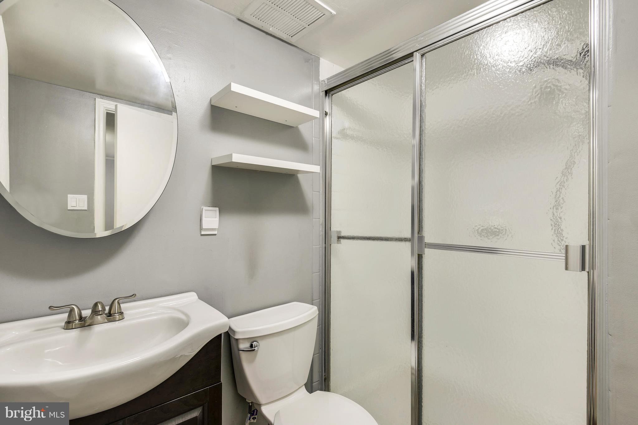 HAMPTON COURT - Residential Lease