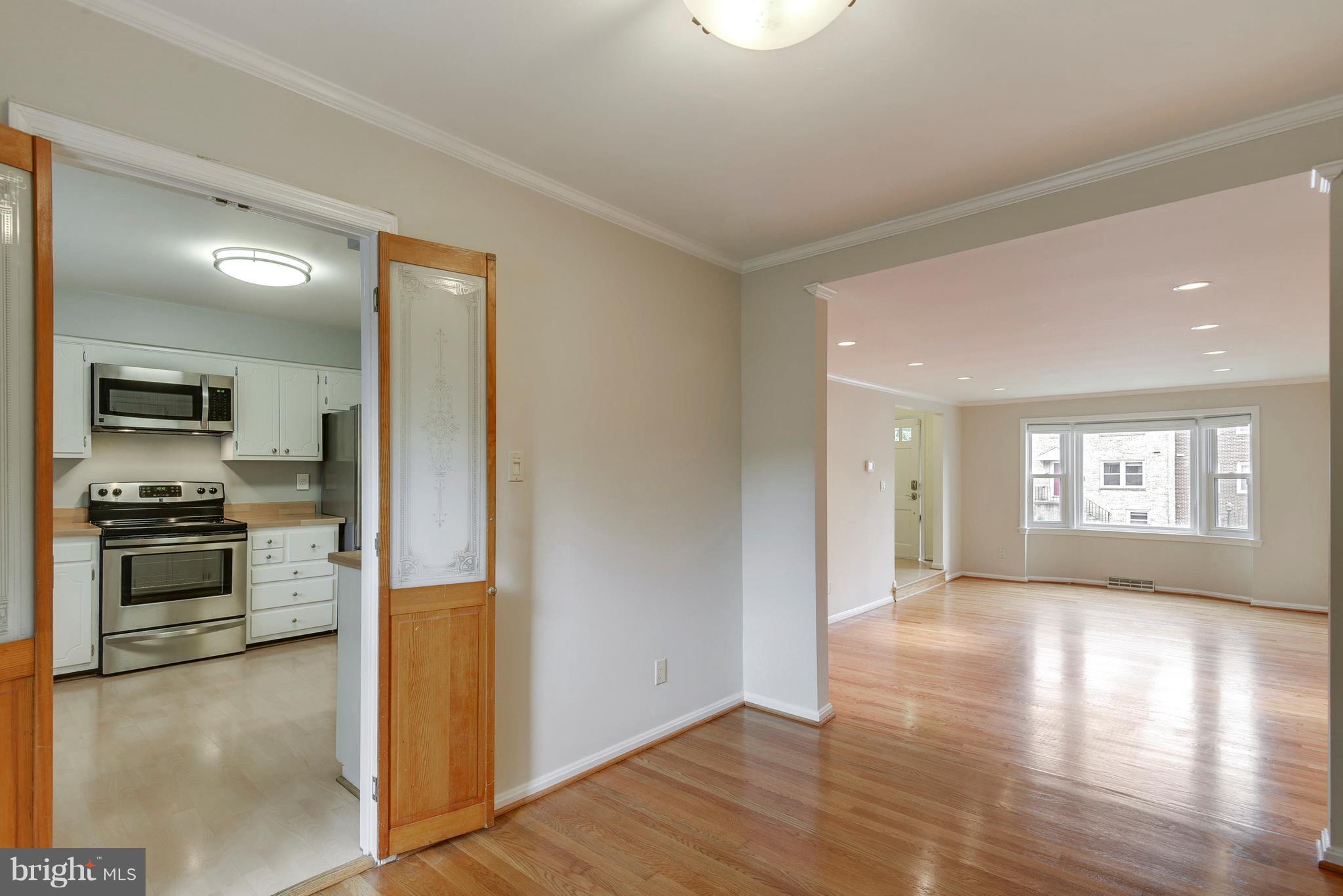 HAMPTON COURT - Residential Lease