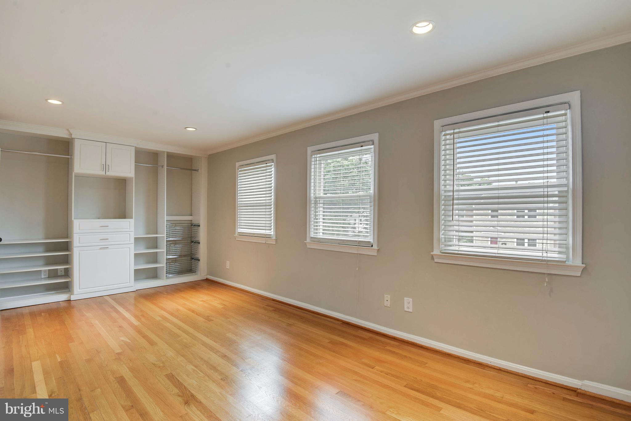 HAMPTON COURT - Residential Lease