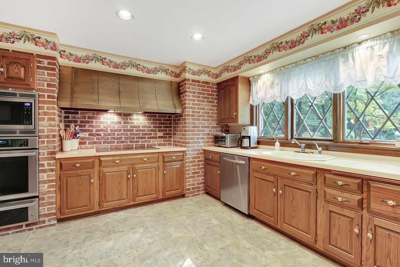 ROCKY RIDGE PARK - Residential