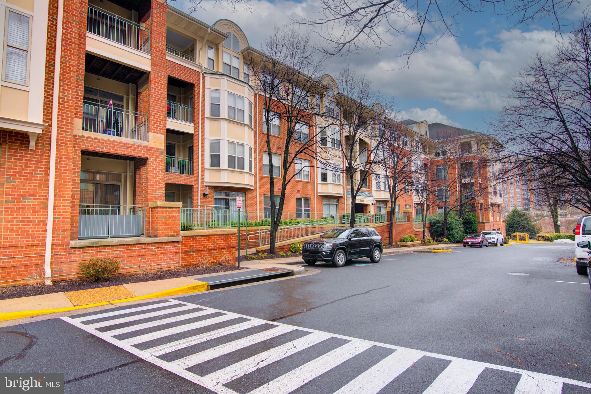 STRATFORD PARK - Residential