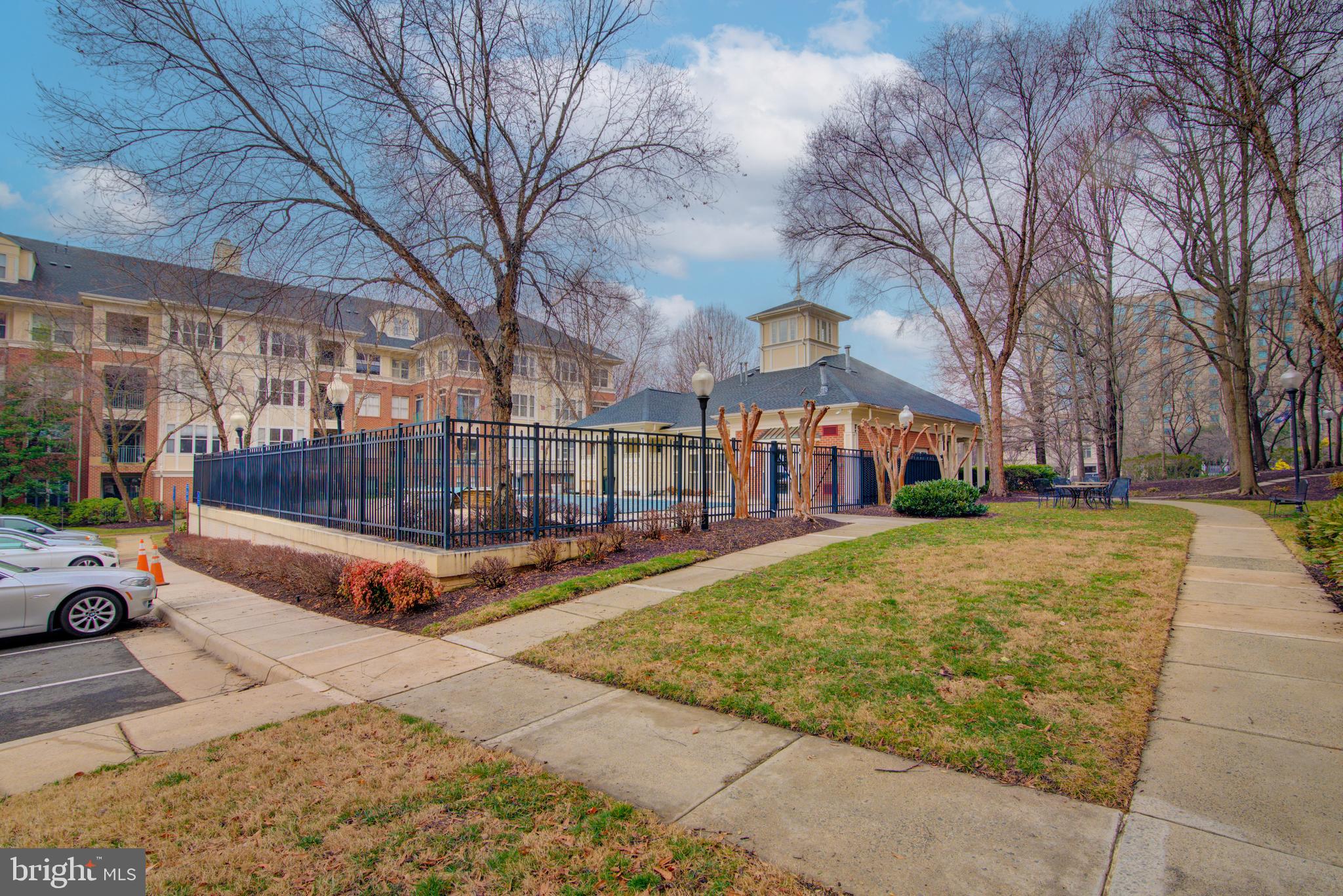 STRATFORD PARK - Residential