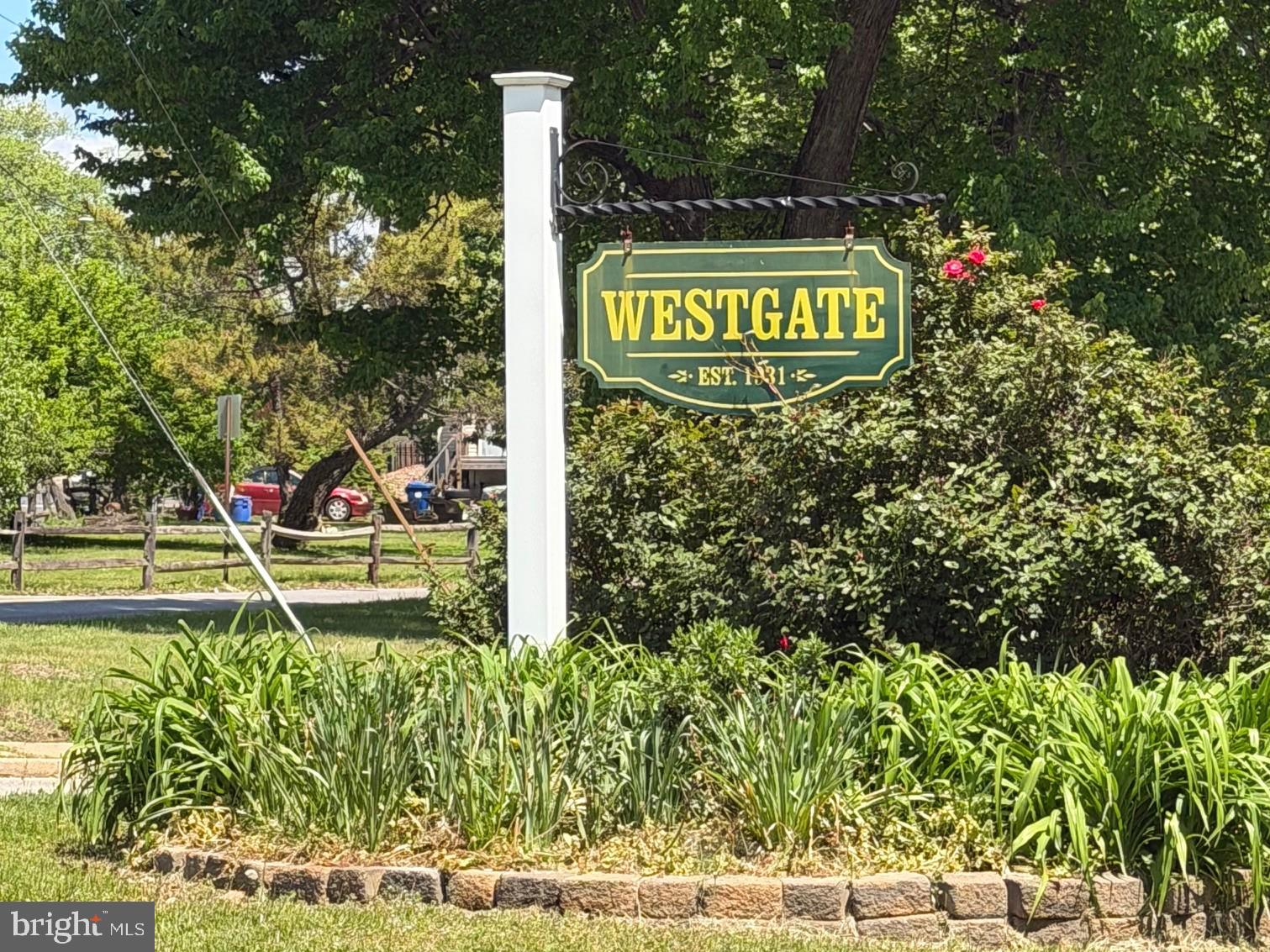 411 N ROCK GLEN ROAD