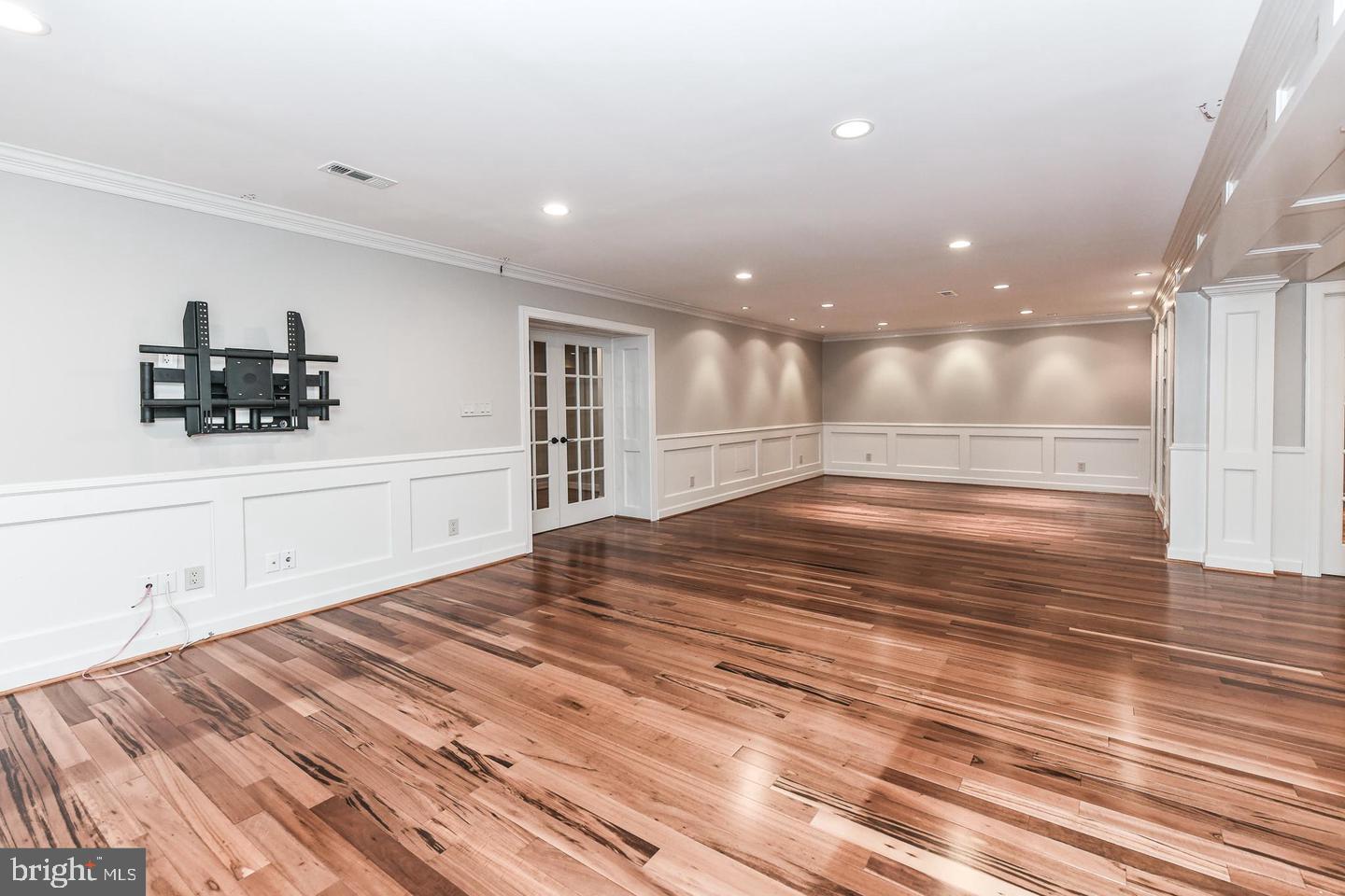 CEDARS OF MC LEAN - Residential