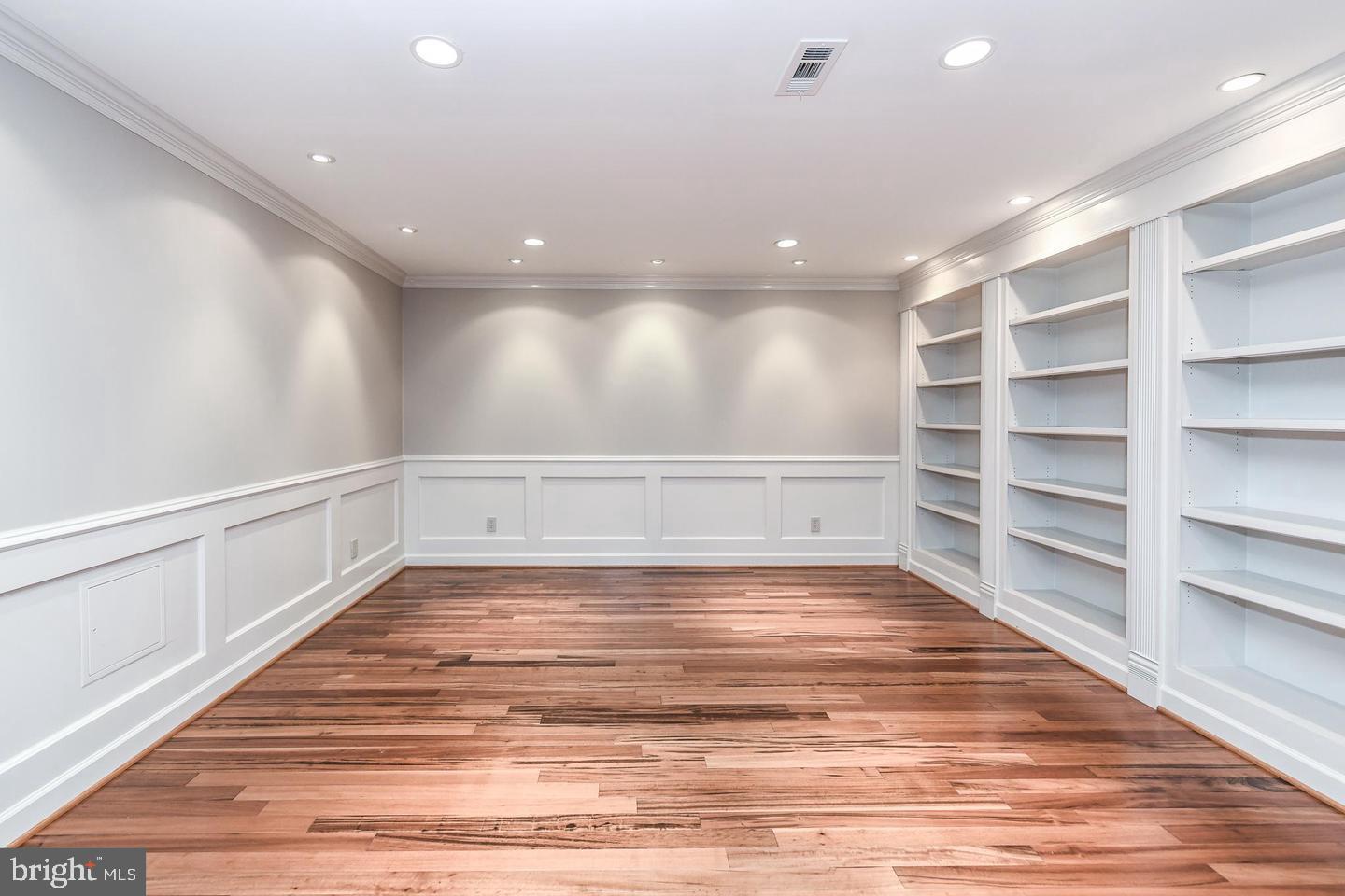 CEDARS OF MC LEAN - Residential