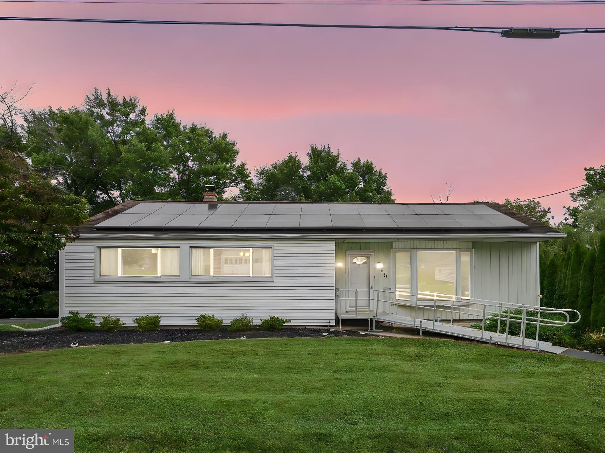 811 PLEASANTVIEW DRIVE