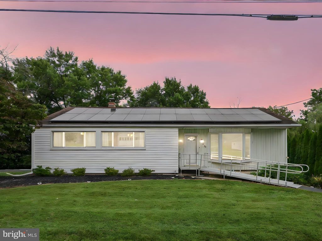 Photo of 811 Pleasantview Drive, EPHRATA, PA 17522 (MLS # PALA2074212)