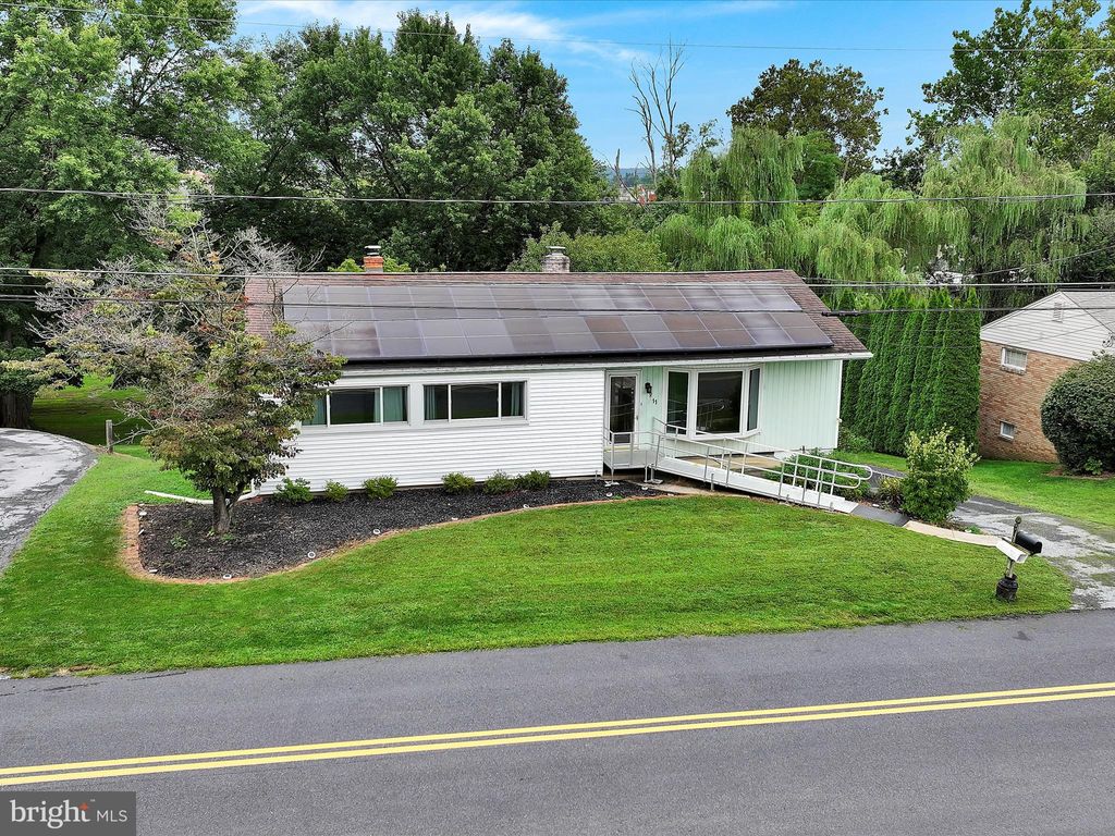 Photo of 811 Pleasantview Drive, EPHRATA, PA 17522 (MLS # PALA2074212)