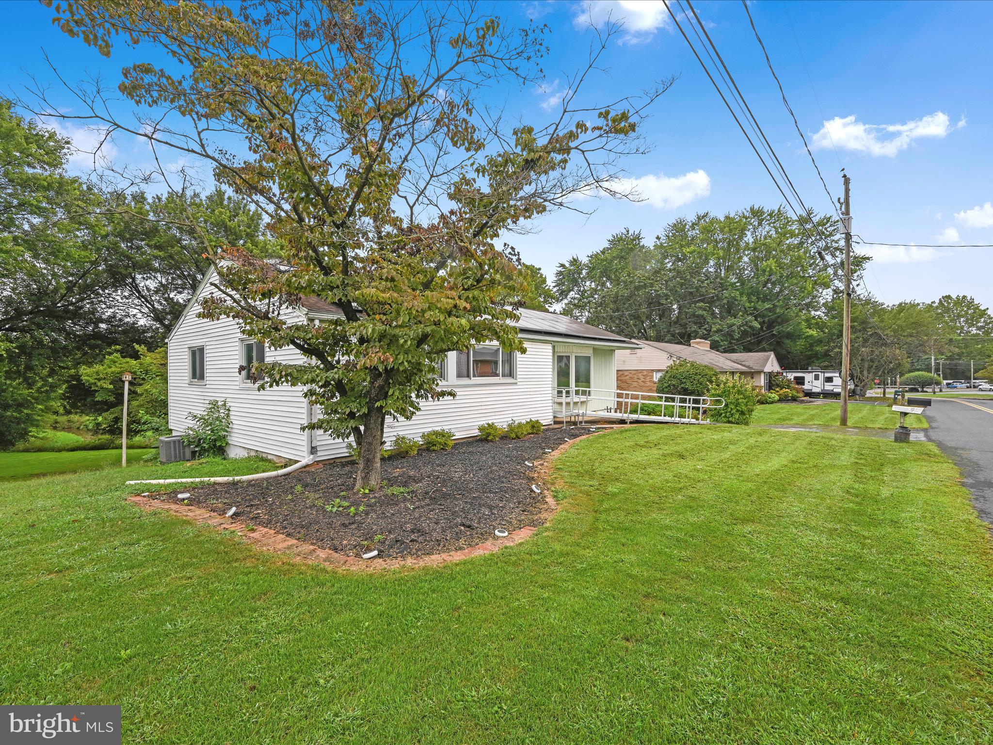 811 PLEASANTVIEW DRIVE