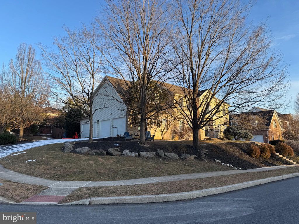 Photo of 1014 S Waterford Way, MECHANICSBURG, PA 17050 (MLS # PACB2050132)