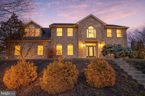 Photo of 1014 S Waterford Way, MECHANICSBURG, PA 17050 (MLS # PACB2050132)