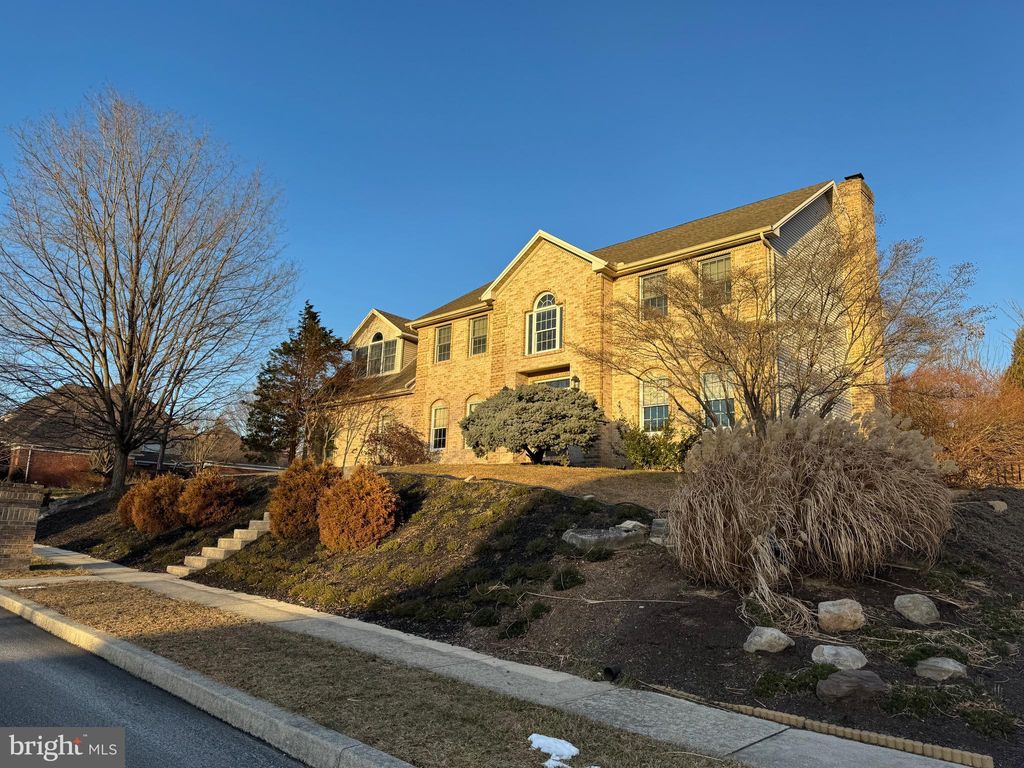 Photo of 1014 S Waterford Way, MECHANICSBURG, PA 17050 (MLS # PACB2050132)