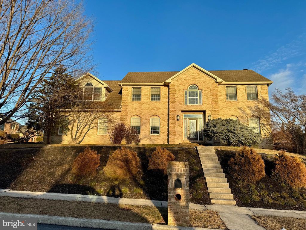 Photo of 1014 S Waterford Way, MECHANICSBURG, PA 17050 (MLS # PACB2050132)