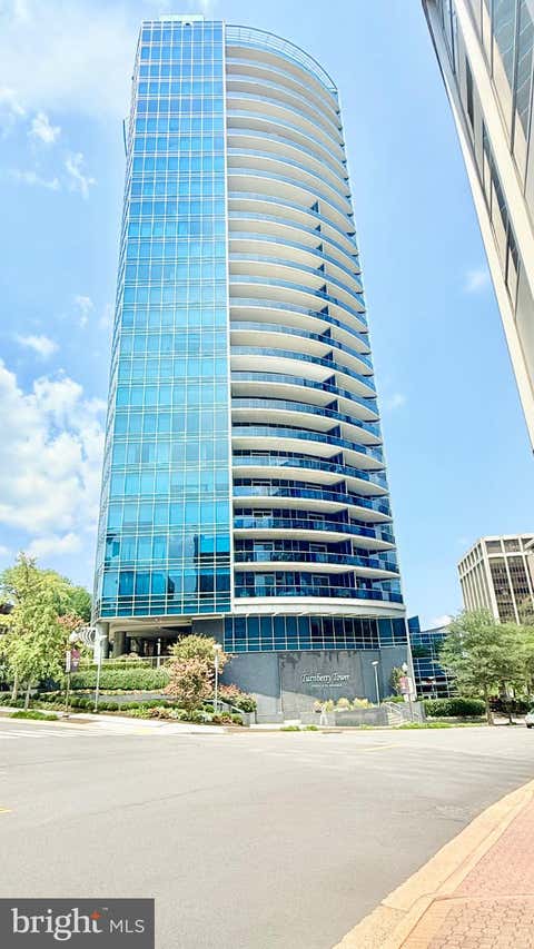 Photo of 1881 N Nash Street #408, ARLINGTON, VA 22209 (MLS # VAAR2078104)