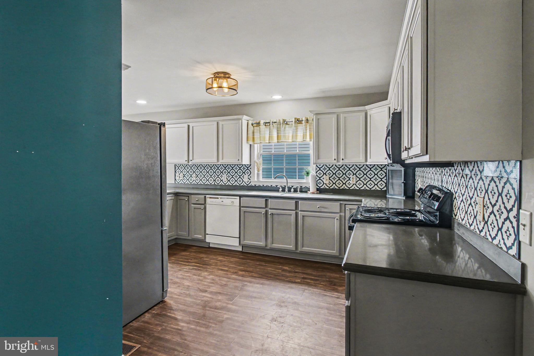 MANATAWNY VILLAGE - Residential