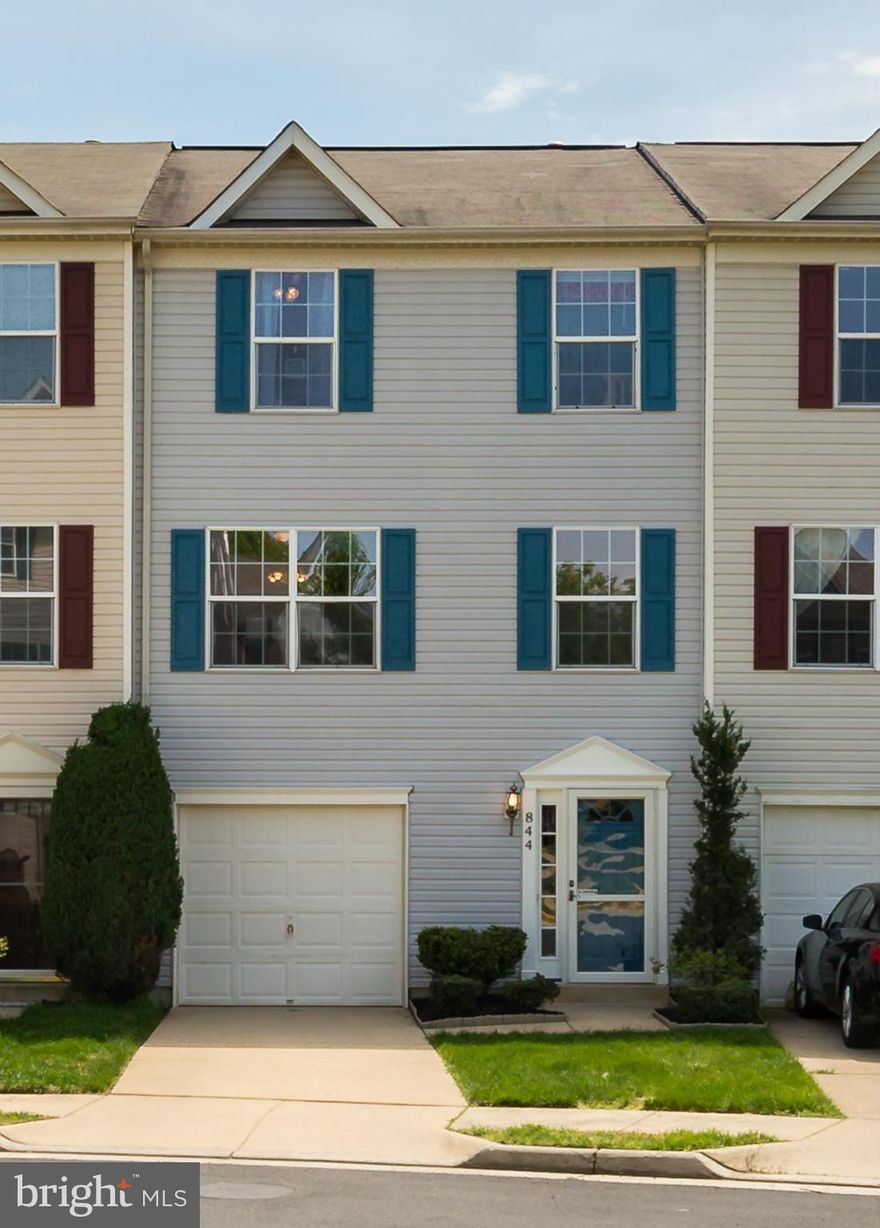 Beautifully Updated 1 Car Garage in the Heart of Leesburg!! Stunning Hardwood Floors Throughout. Granite and Back Splash in Kitchen. Spacious Owner's Suite with Walk-In Closet and Private Bath. Laundry Located on the Upper Level.  Trex Patio/Deck in Rear Fenced Yard. EXCELLENT COMMUTER LOCATION!!