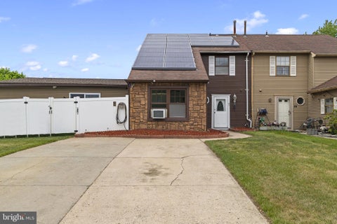 Townhouse For Sale - 87 Hampton Gate Drive<br/> Camden County, SICKLERVILLE, NJ 08081